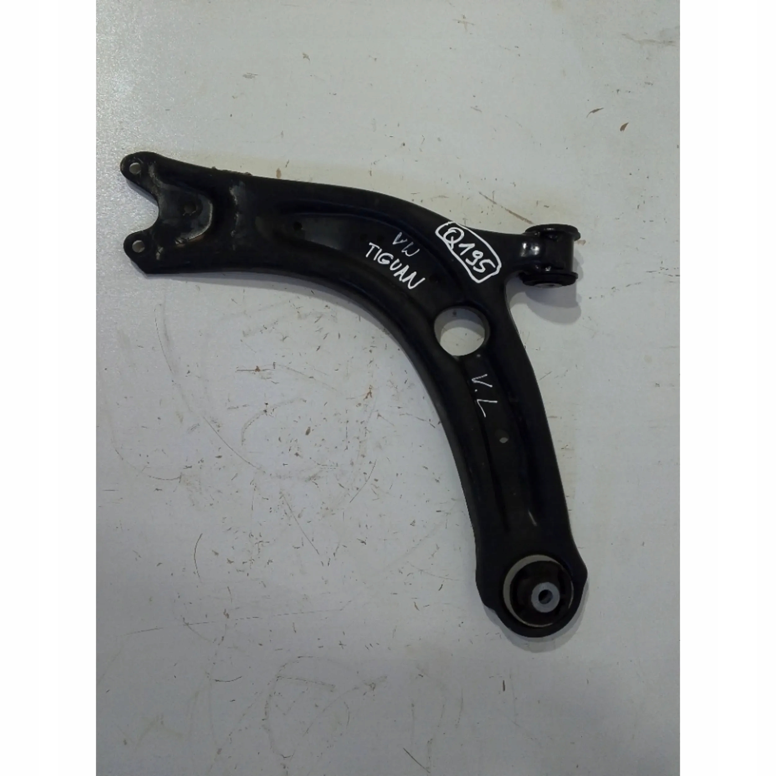 VW Tiguan II arm front left 3Q0407153D (Q195)