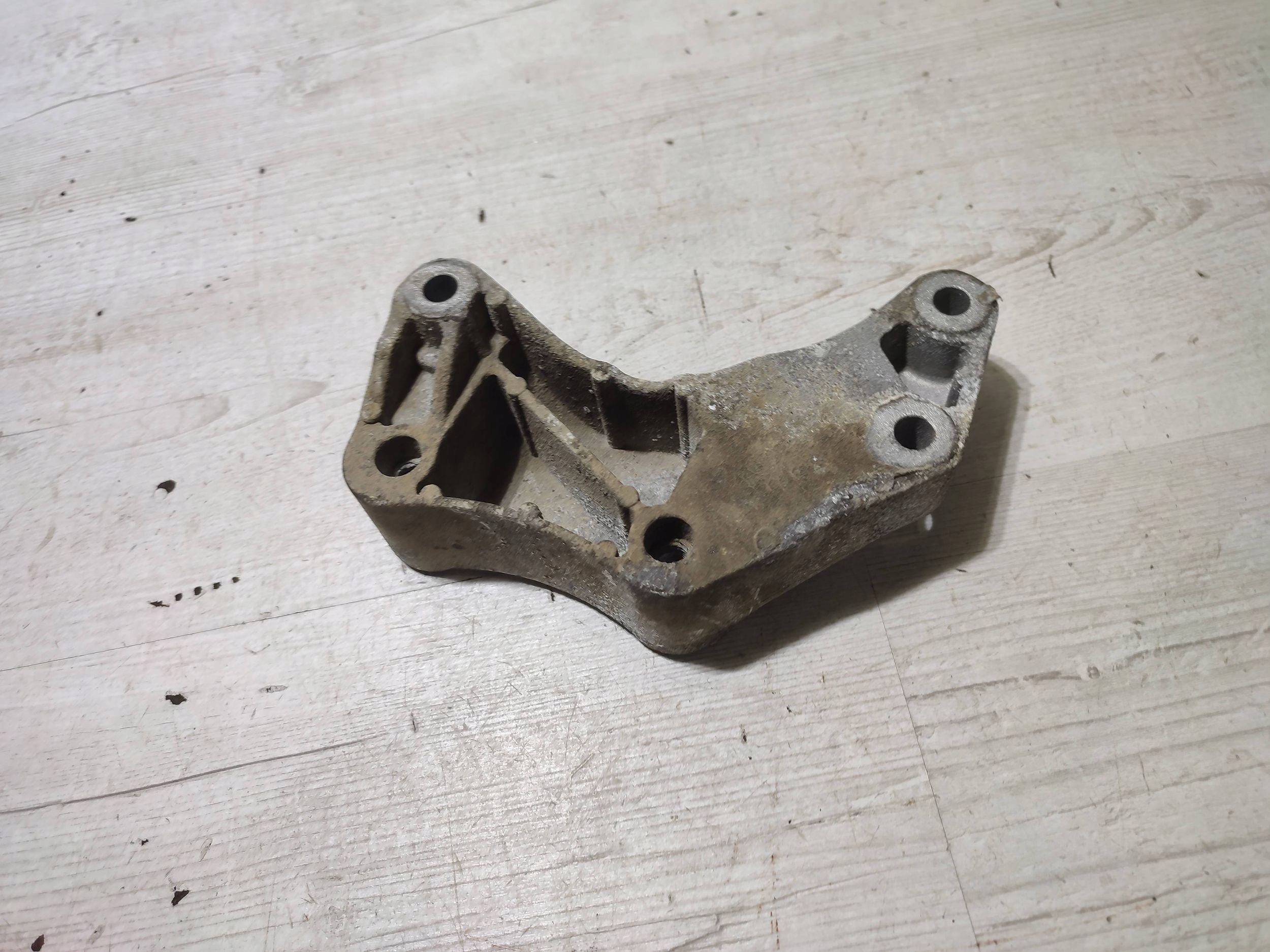 Opel Corsa E 2018 Stütze / Halter Getriebe getriebe