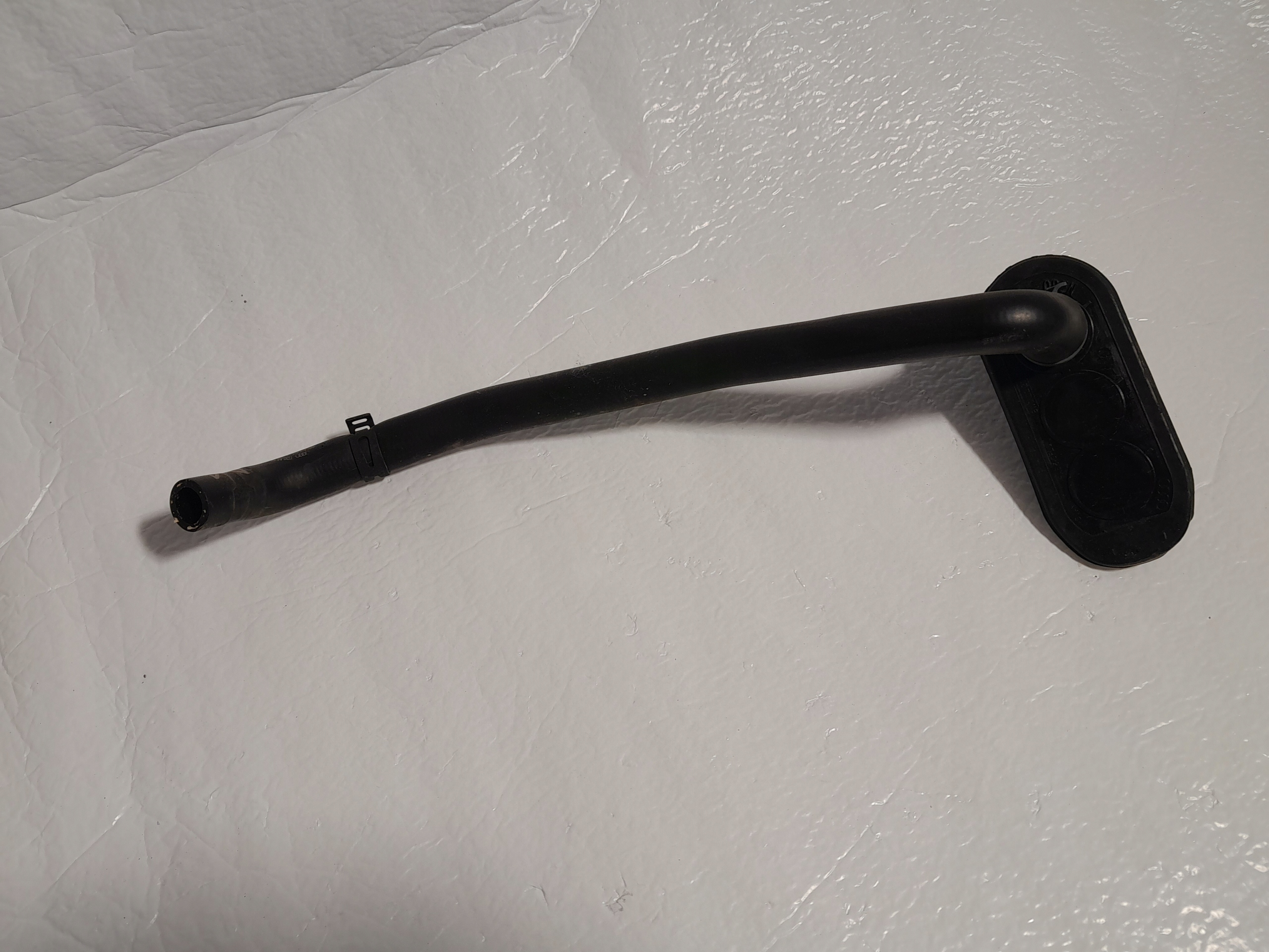 AUDI A4 B9 LIFT cijevčica prijenos vode 8W1819373AA