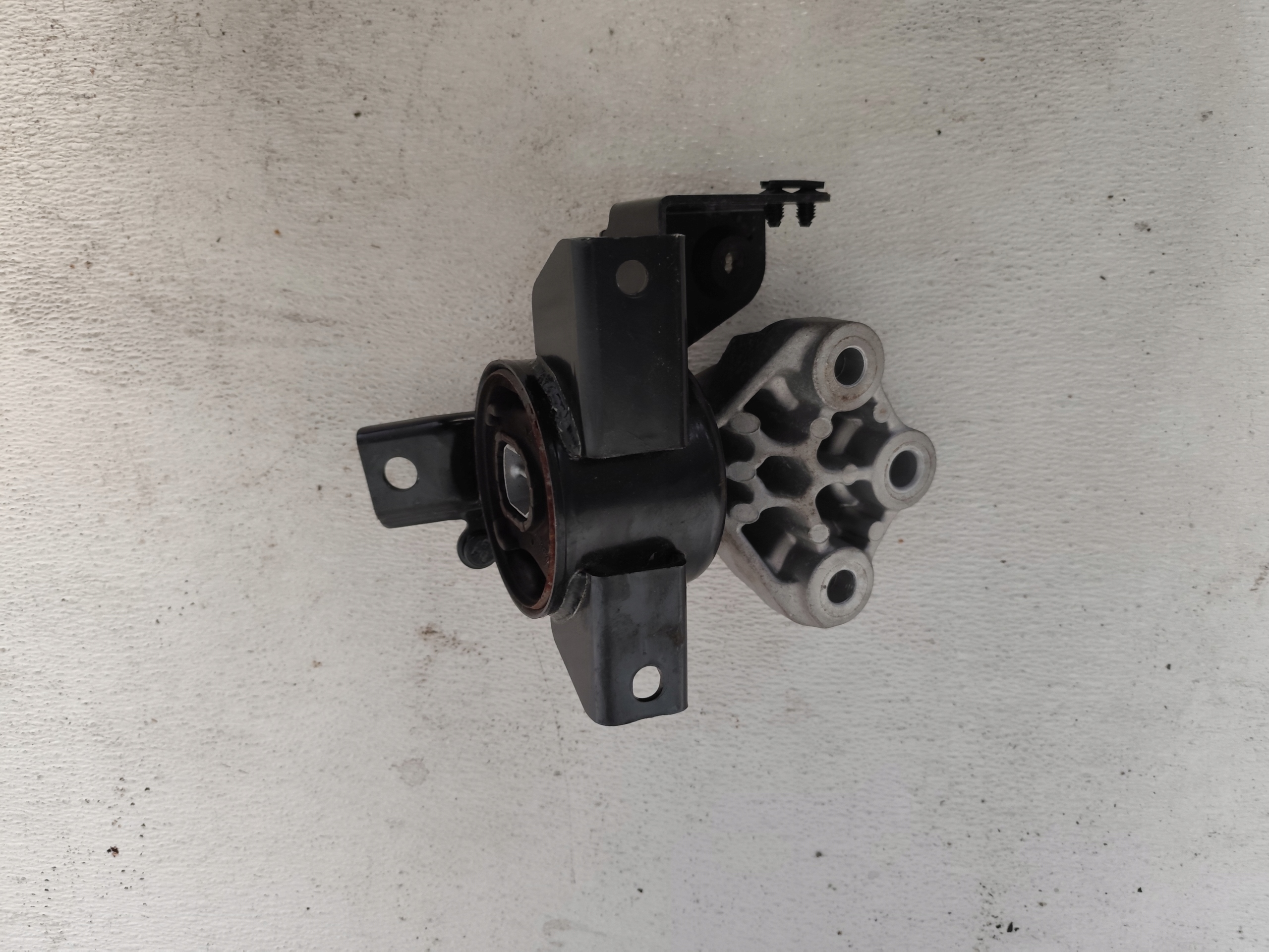 SSANGYONG TIVOLI 2016 1.6 E-XGI holder gearbox mount MANUAL