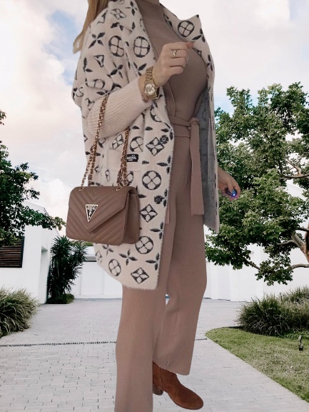 PŁASZCZ alpaka klapy wzór LV klapy ecru Wzór dominujący logo