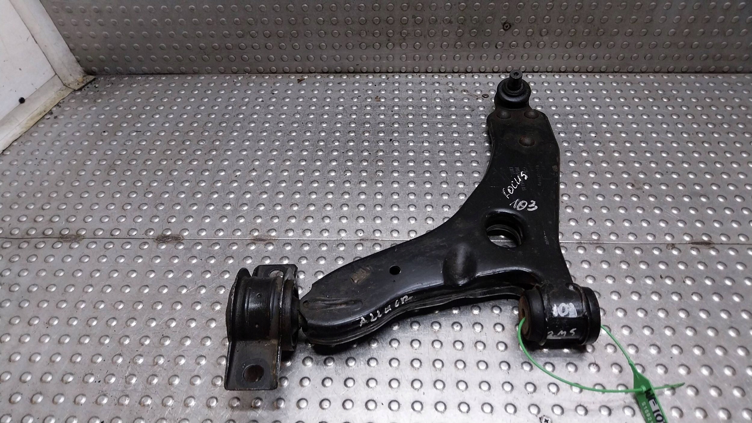 arm left front 2M51-3051-BB FORD FOCUS MK1
