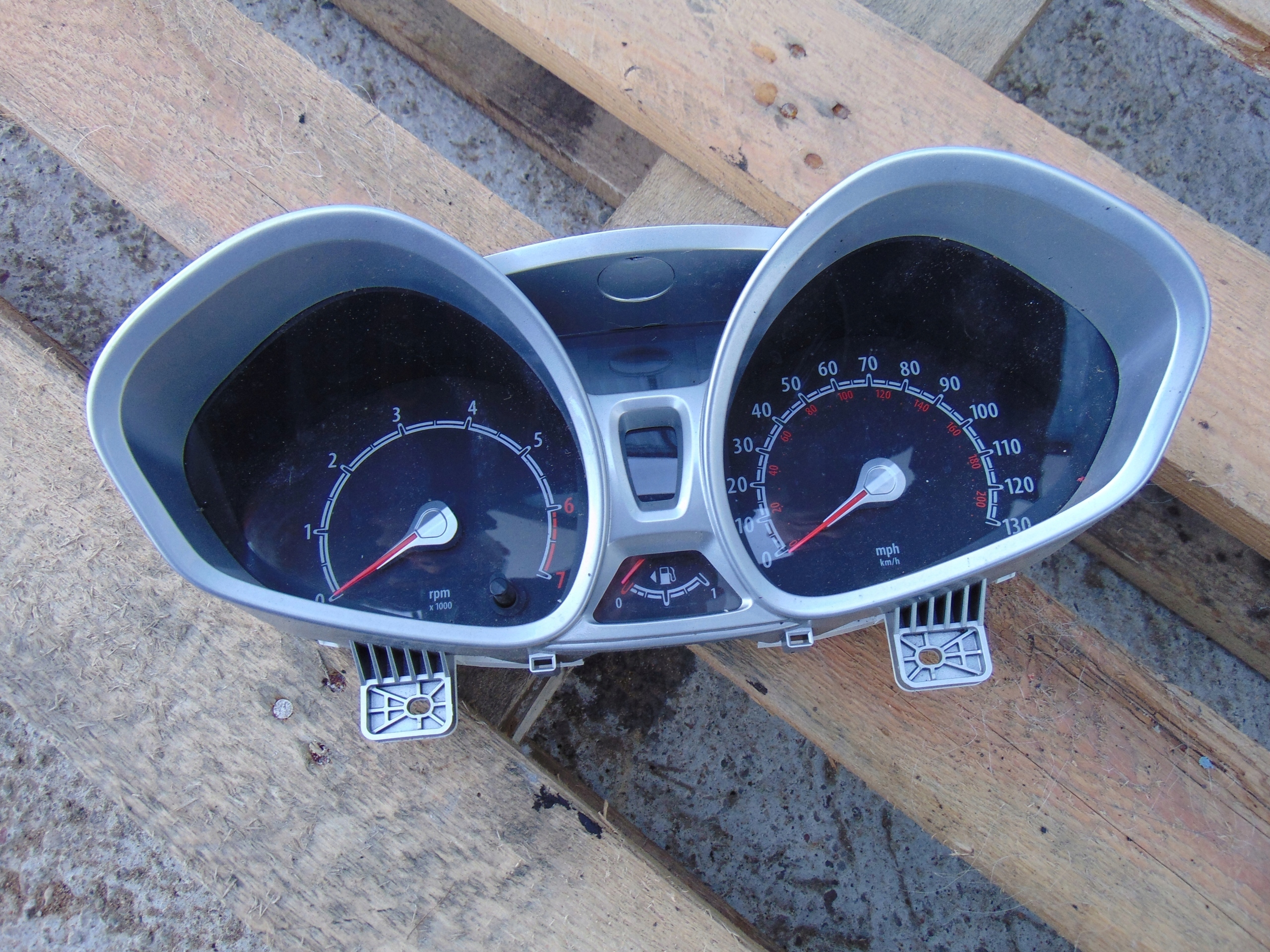 спидометр FORD Fiesta 8A6T-10849-FD Бензин