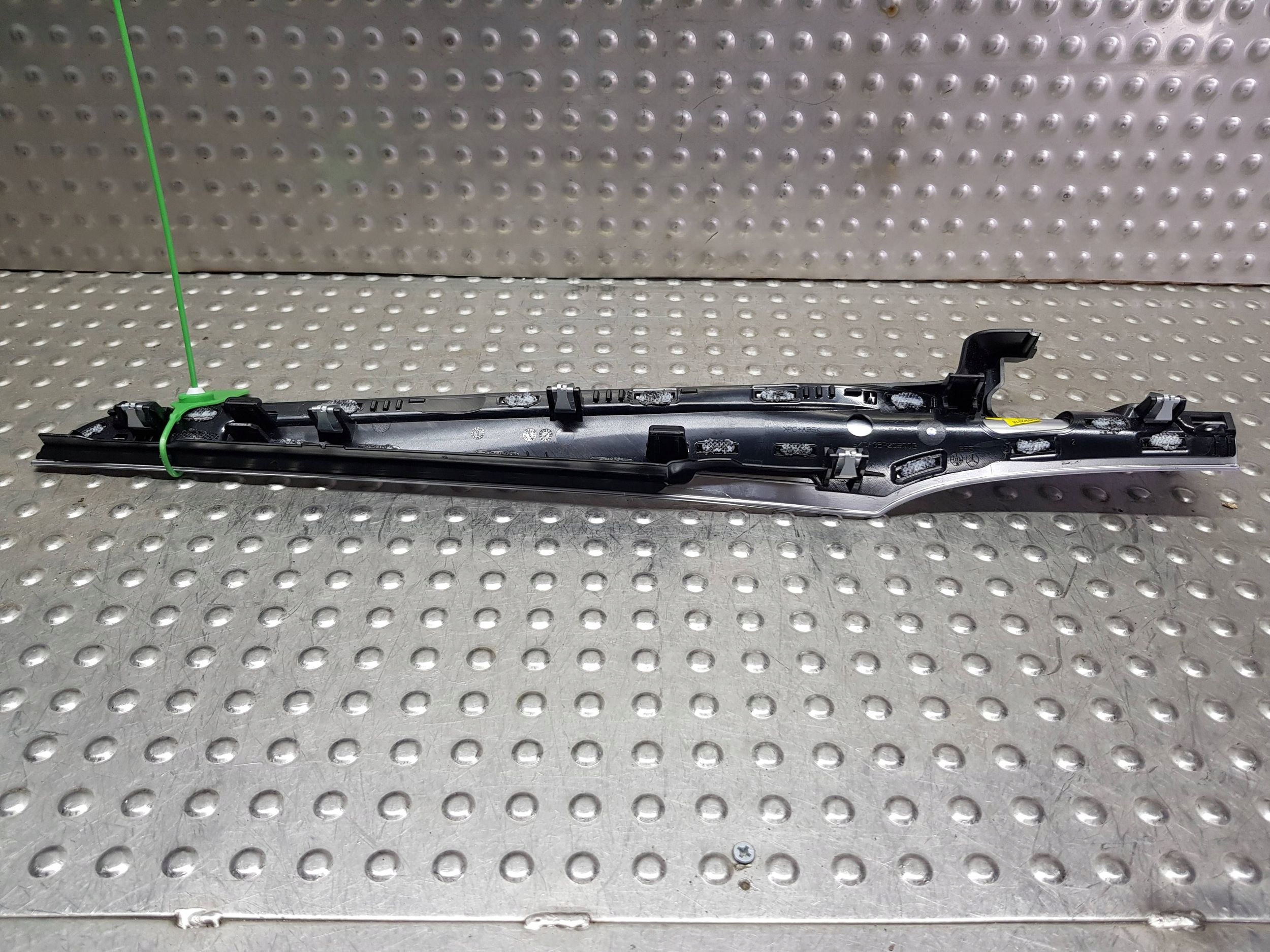 Moulage Console DEKOR A2056800705 MERCEDES W205