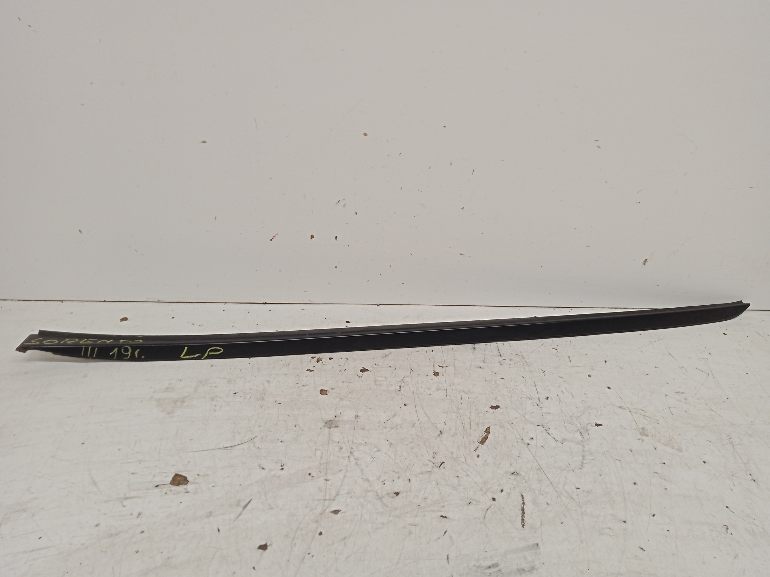KIA SORENTO III moulding left right PRZY SZYBIE front 2019R