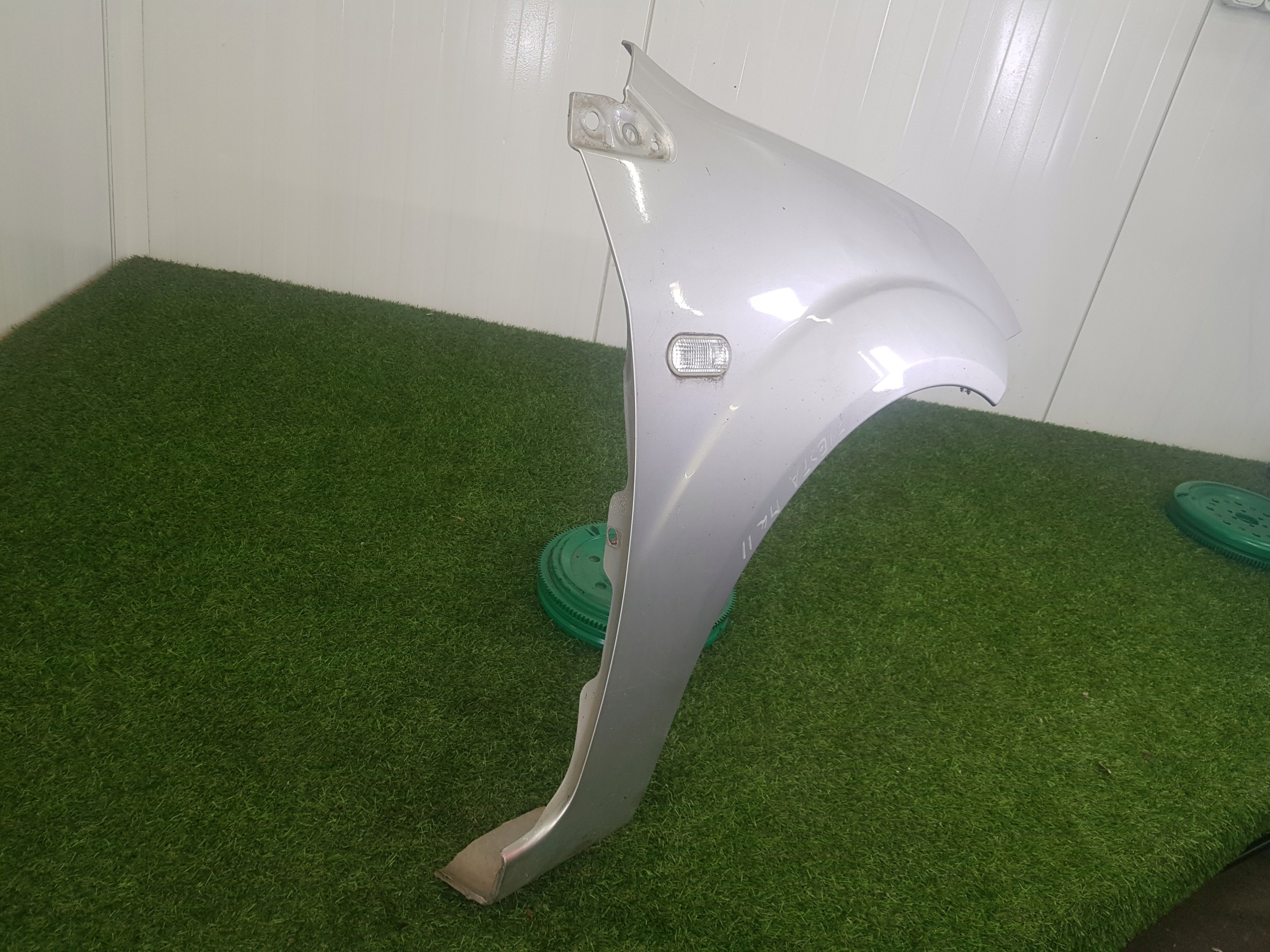 fender right front LIFT FORD FIESTA MK 6