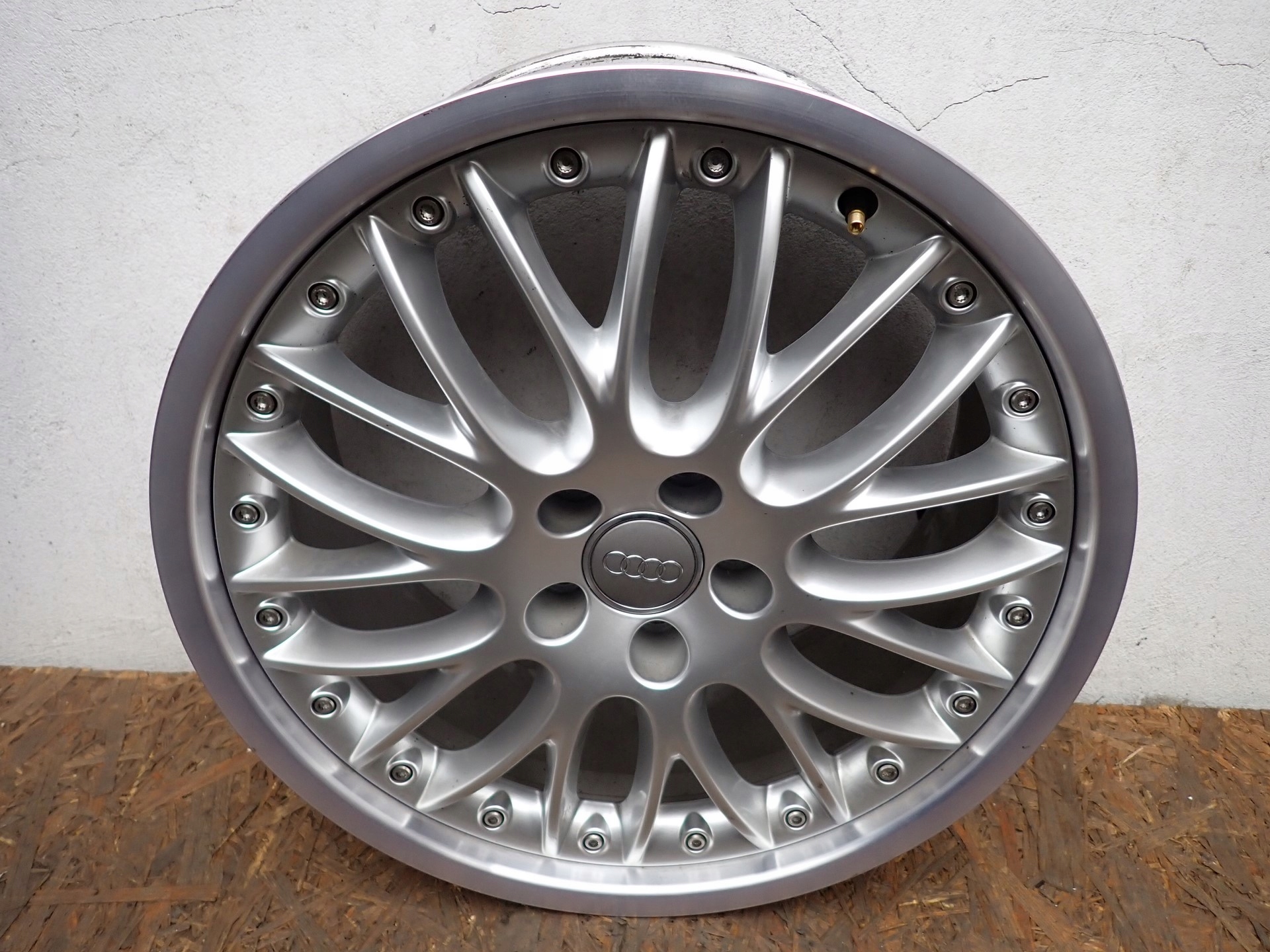 disk hliníkový AUDI A4 B8 A5 8T 8K0601025S 19\