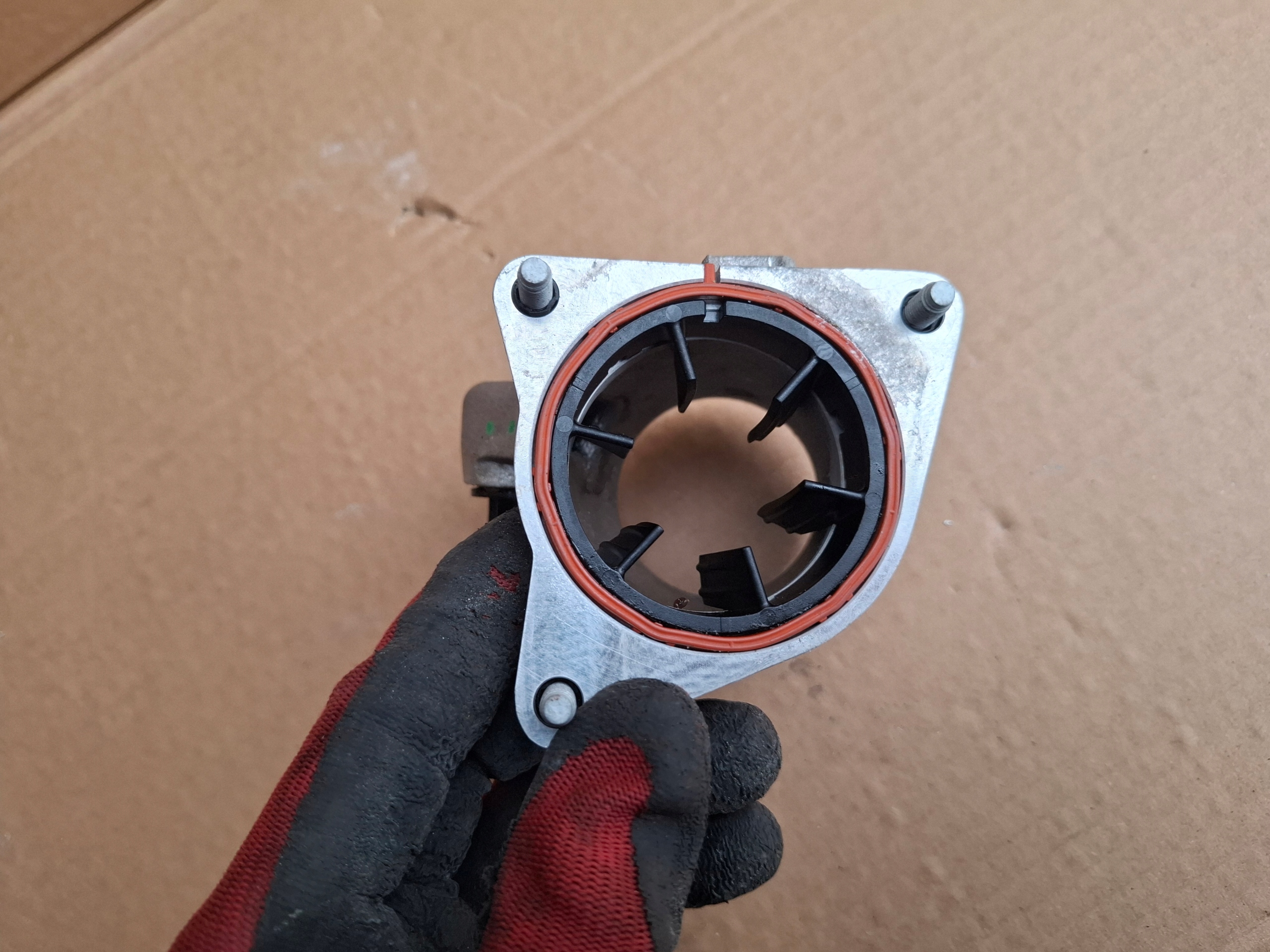 spona prijenos Turbo AUDI RS6 C8 23r 0p2129606Q