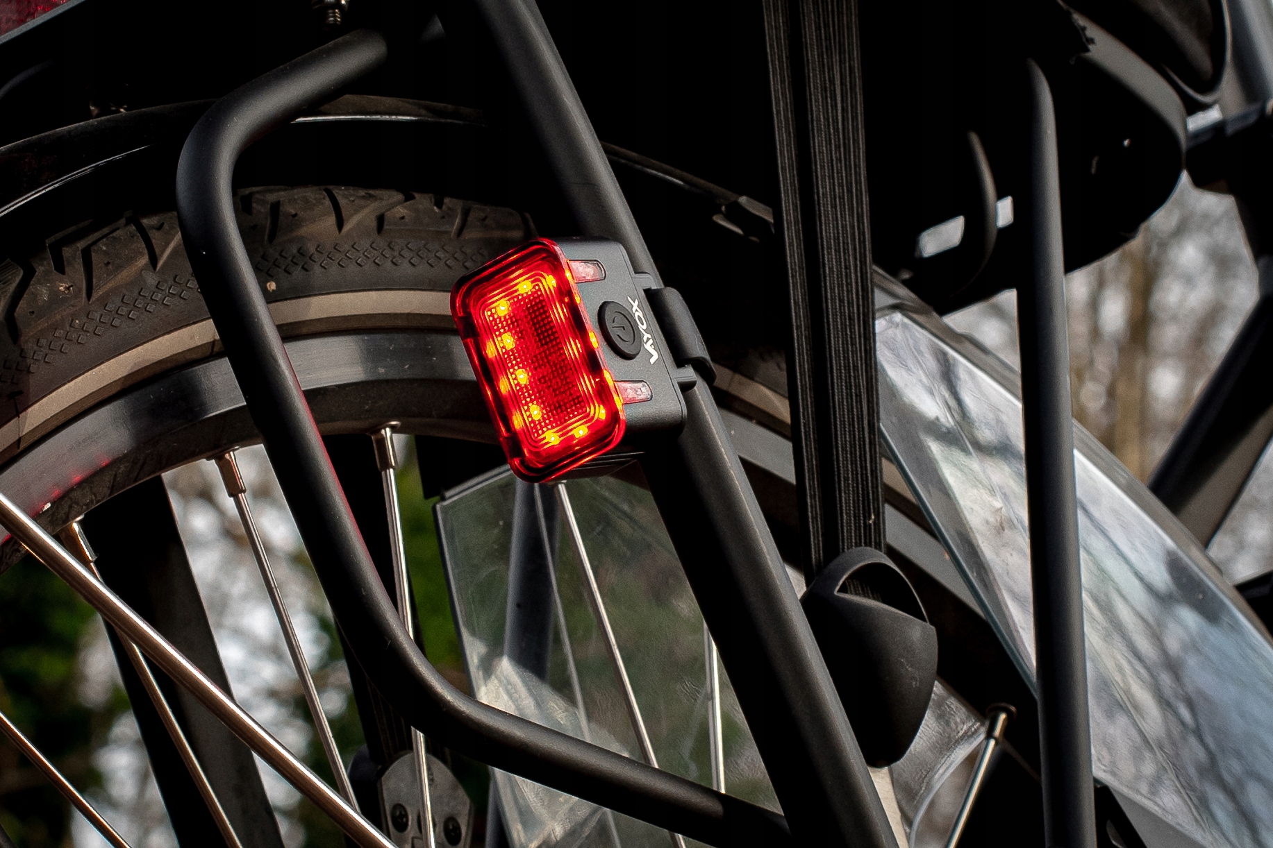 LAMPKA ROWEROWA TYLNA ŚWIATŁO LED NA ROWER CZEROWNE WODOODPRONA USB-C VAYOX EAN (GTIN) 5905490801302