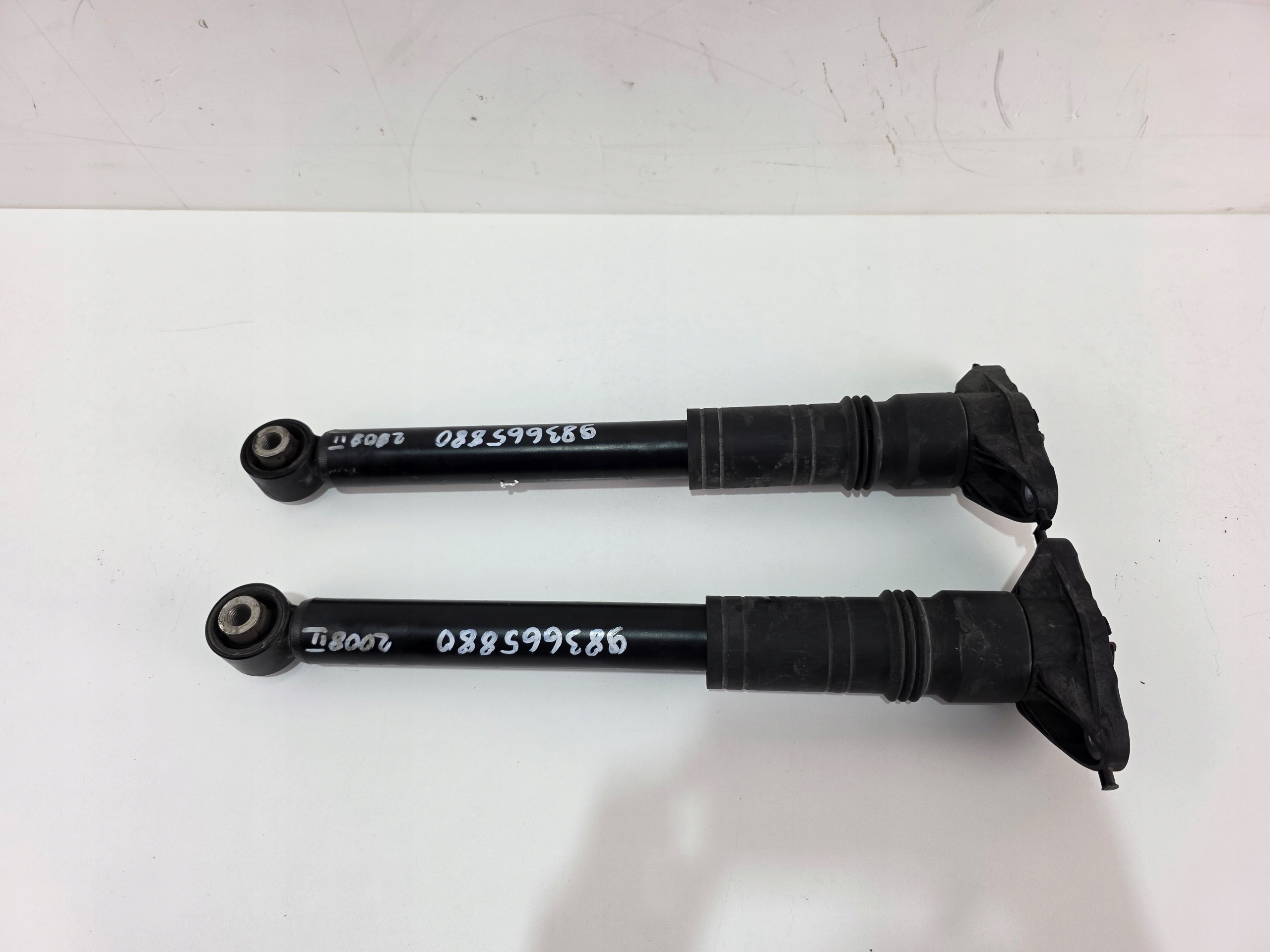 shock absorbers rear. PEUGEOT 2008 983665880