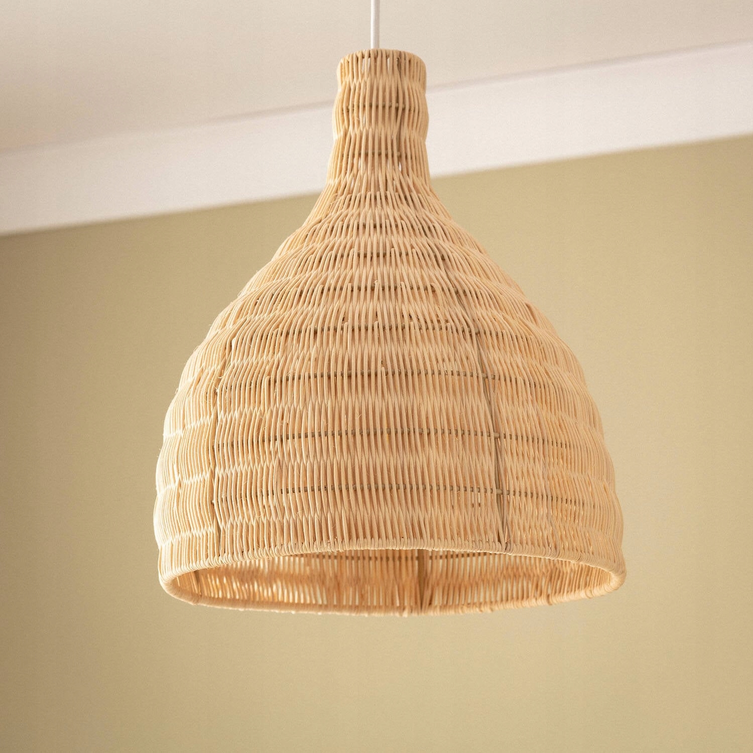 Závěsná lampa z ratanu Kegle