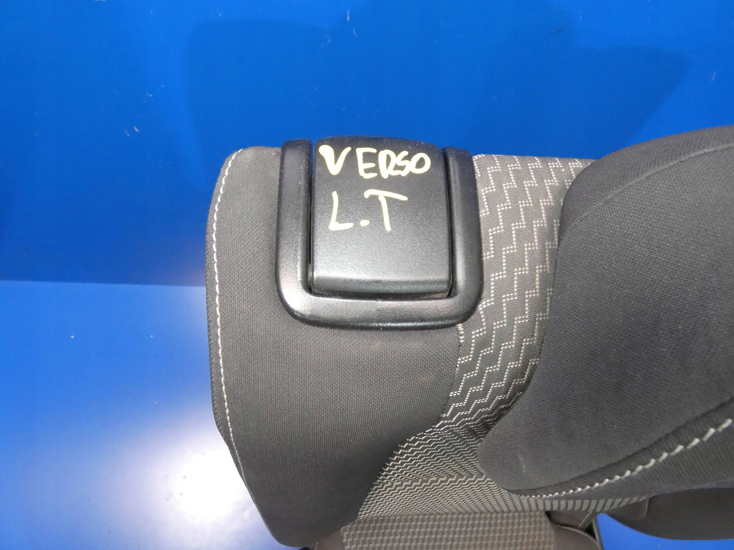 TOYOTA VERSO II 09- Sitz links heck hinten