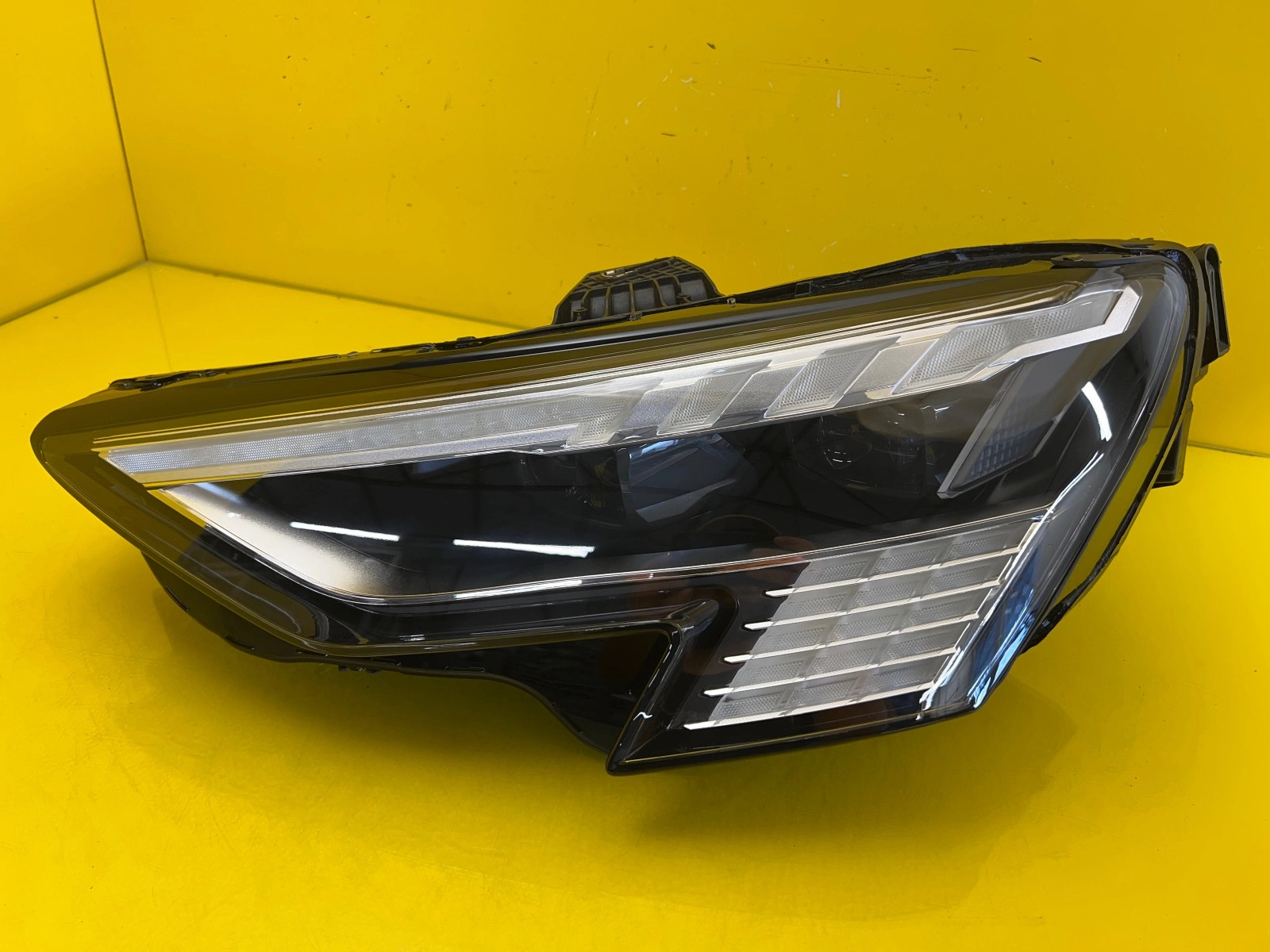 Audi A3 8Y Licht links vorne Matrix 8Y0941035