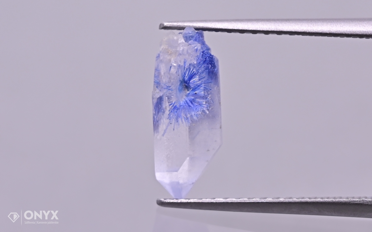 Křemen s dumortierytem přírodní křišťál 11,5x5 mm