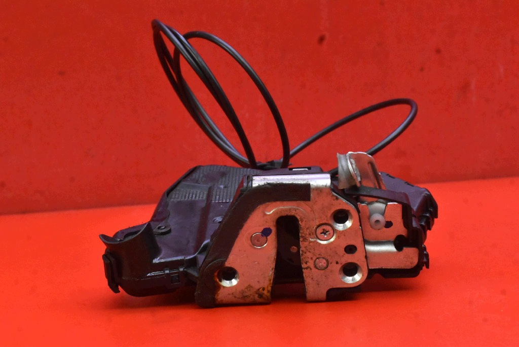 lock door right front front EU TOYOTA AURIS 1 and 3D HB 06-09