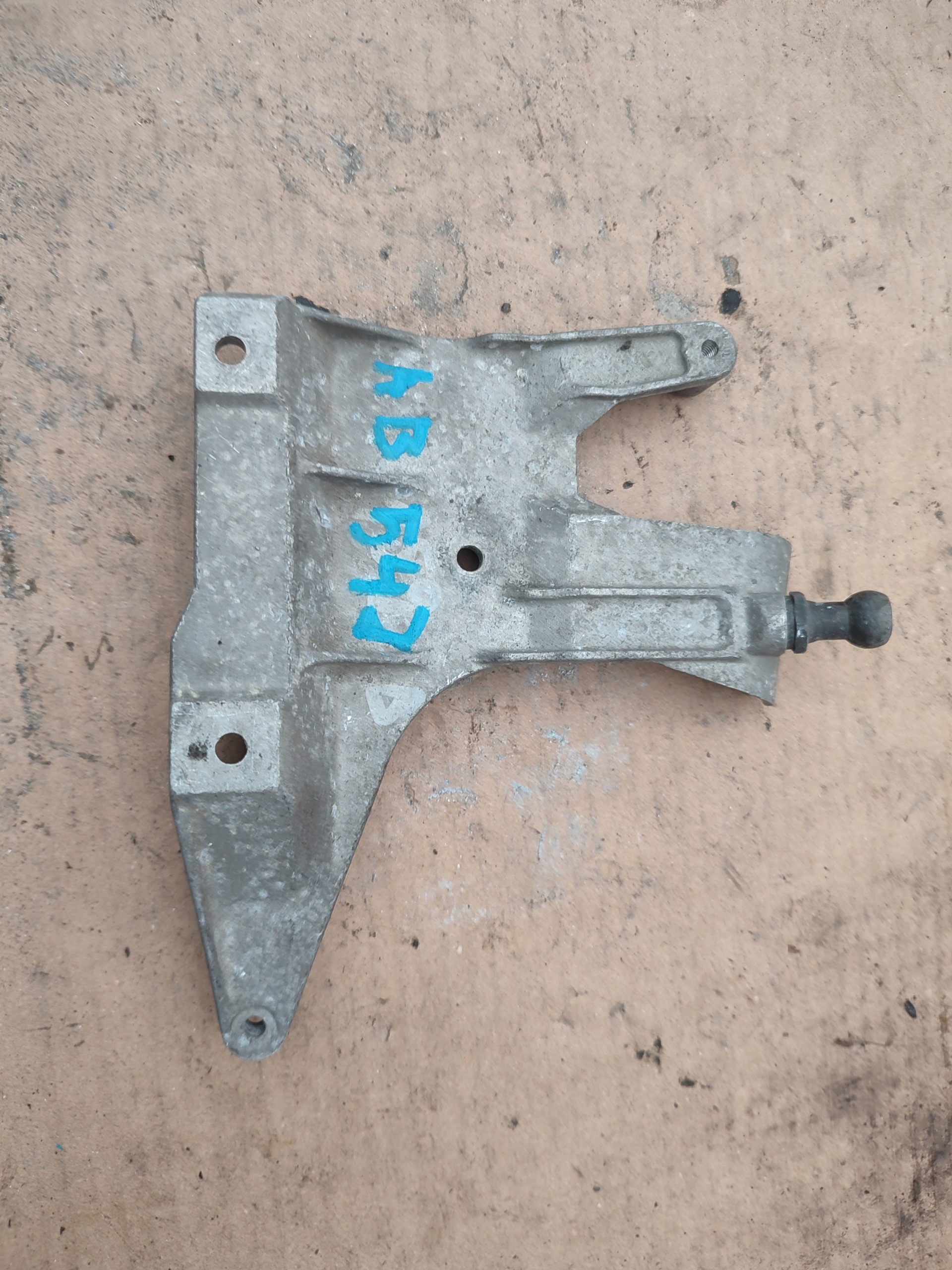 right engine mount Audi 03G131159B