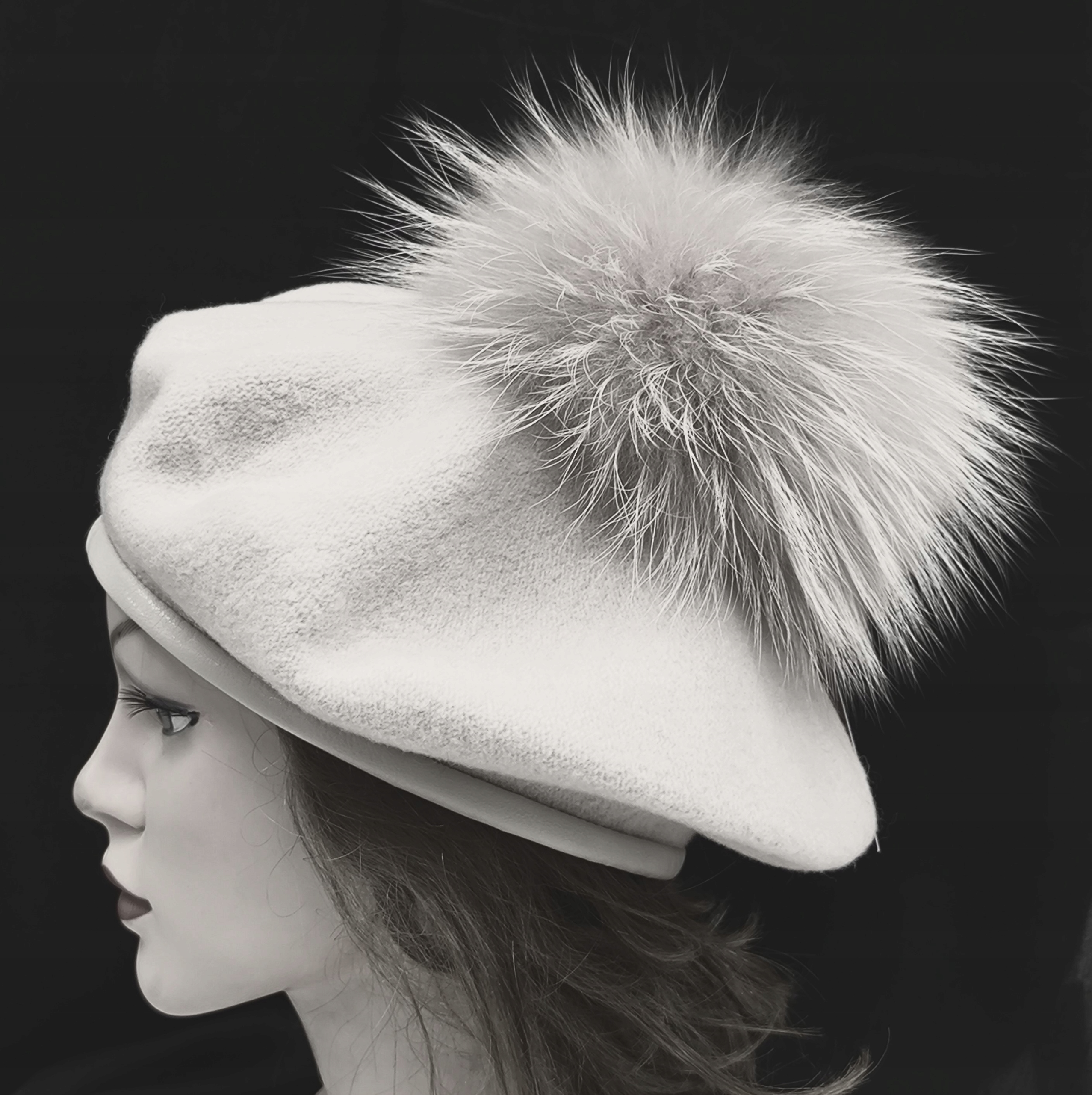 bílý Český Beret s přírodním Velkým bambulem Jenot Fezko Tonak Flora