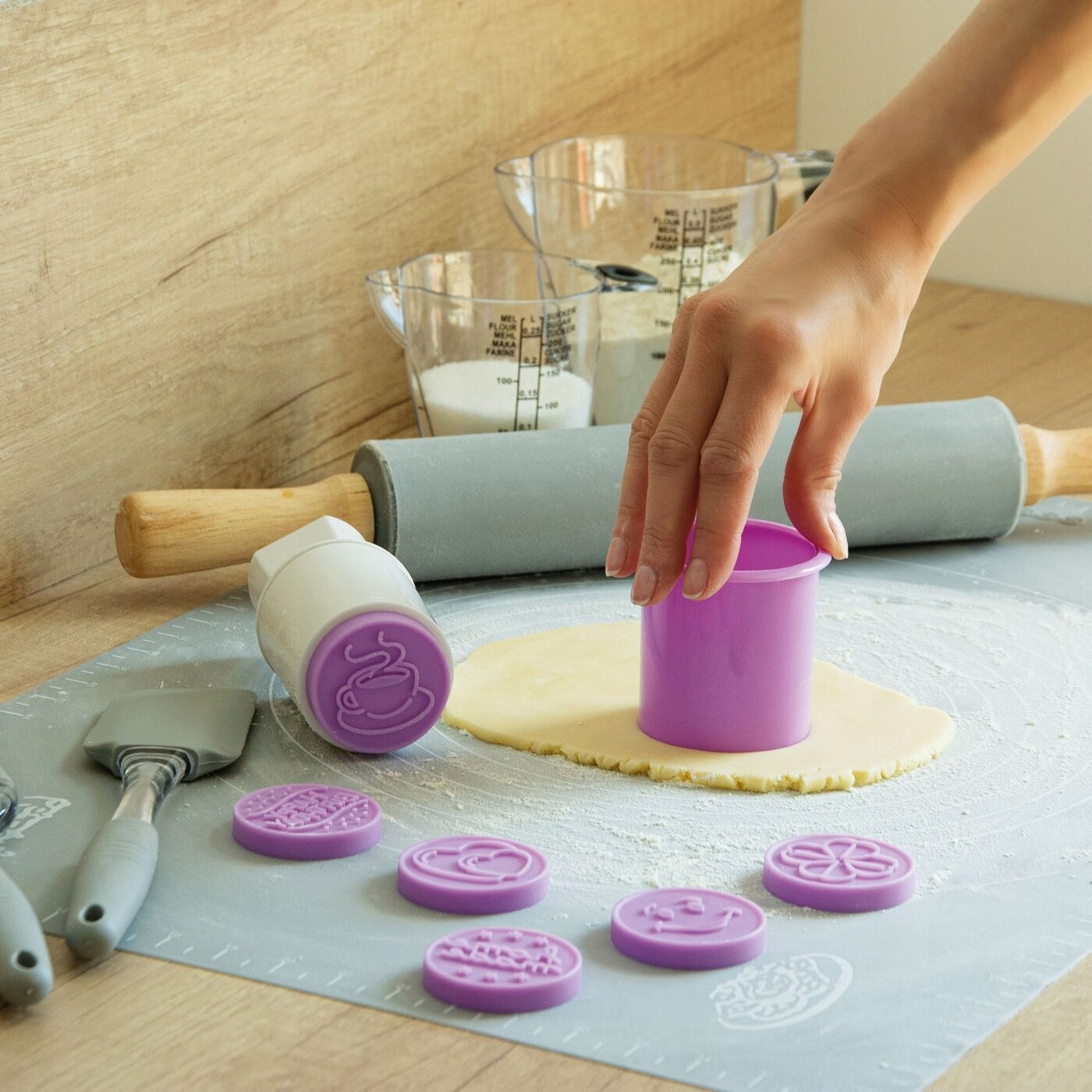 FOREMKI WYKRAWACZE DO CIASTEK STEMPLE 6 wzorów Rodzaj akcesoriów dekorator