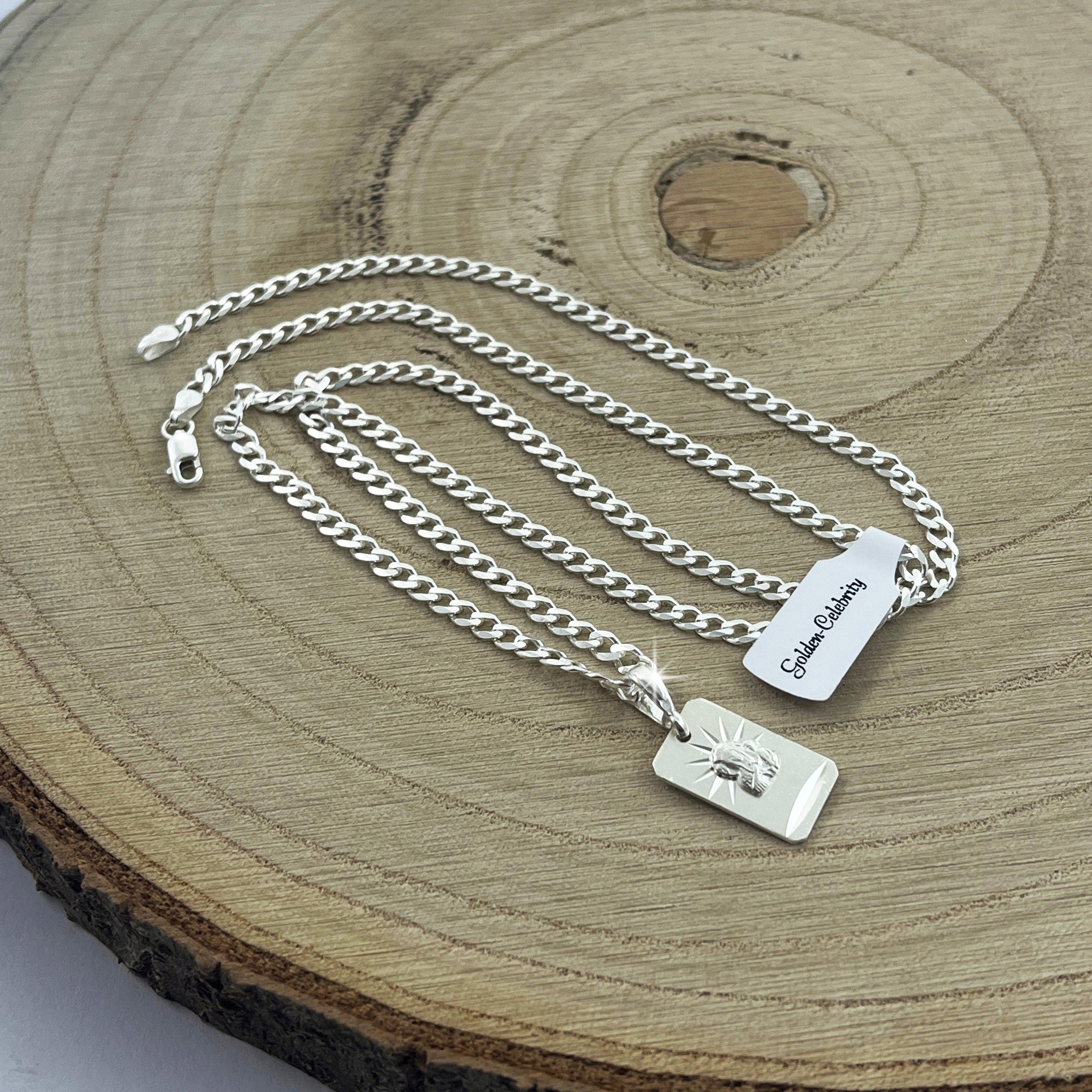 SREBRNY NASZYJNIK + MEDALIK ZAWIESZKA MATKA BOSKA CZĘSTOCHOWSKA NA KOMUNIĘ Kolor srebrny