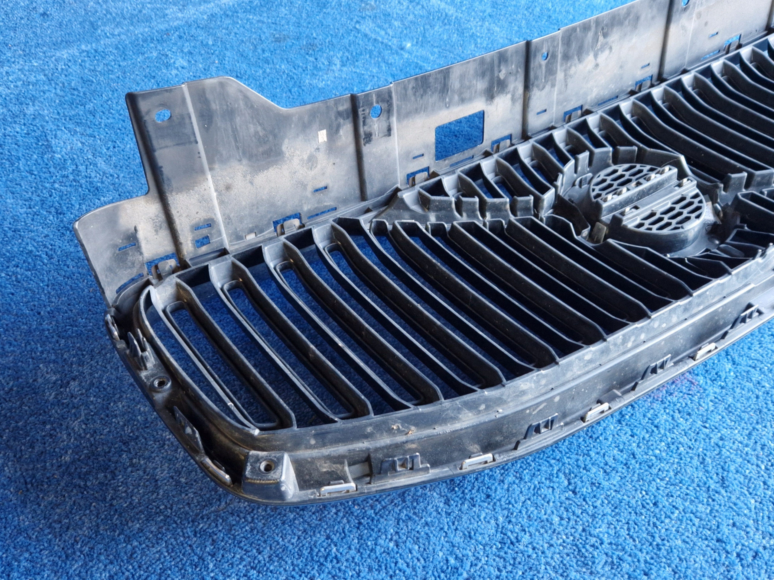VOLVO XC60 II front PREKLADgrill radiator 31425532 31425533 OPIS!