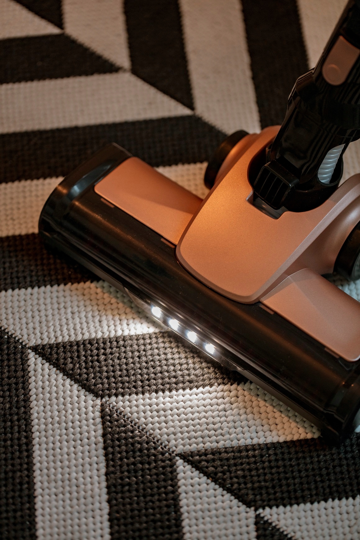 Odkurzacz pionowy Adler AD 7044 pomarańczowy Moc 250 W