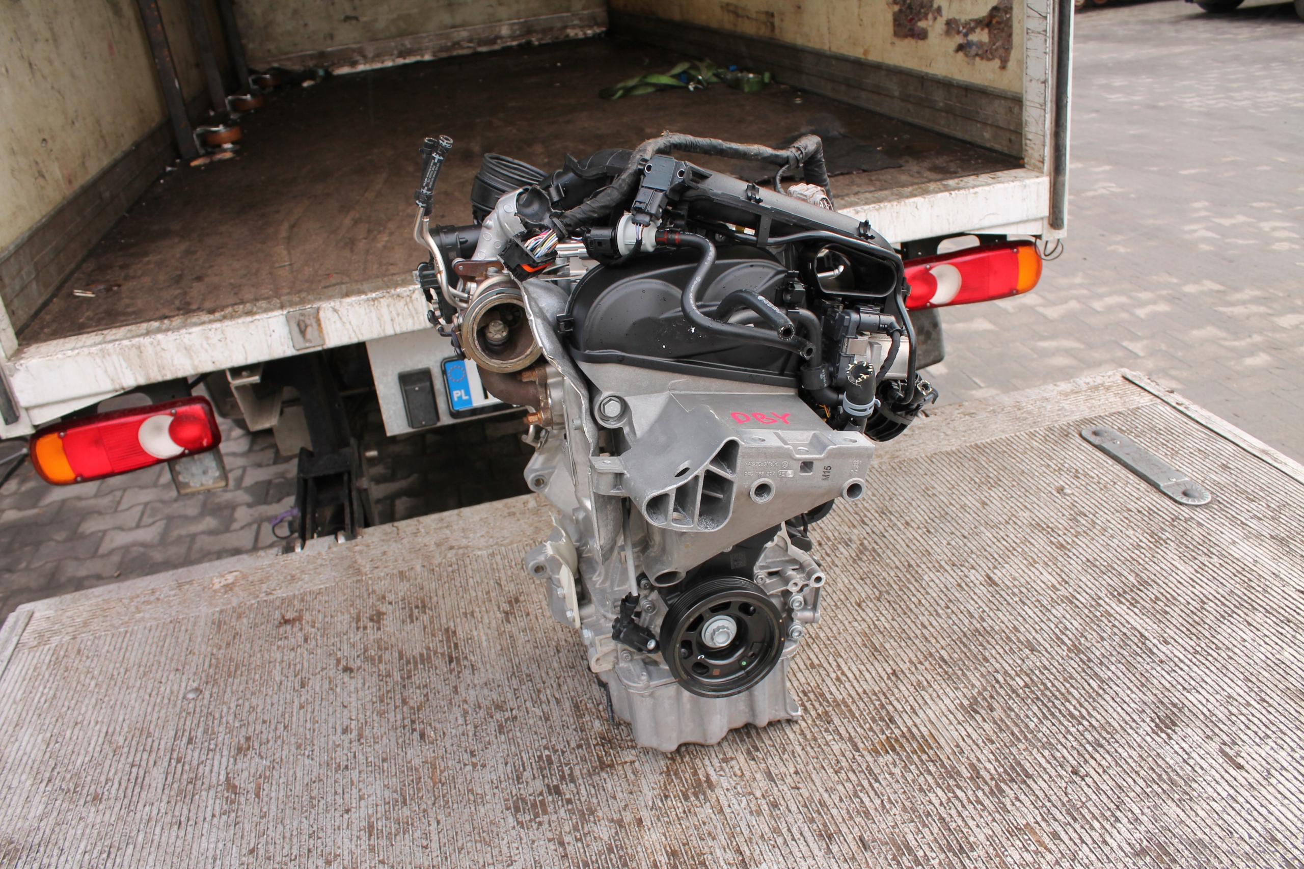 engine complete VW 1,0 TSI DBY 5 TYSKM