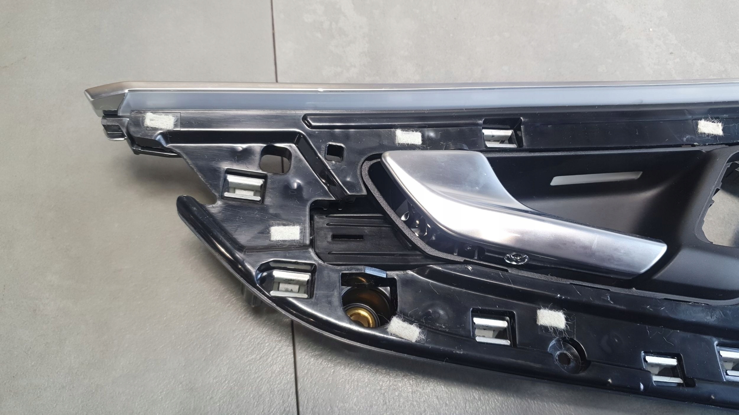 Audi Q8 handle inner left front 4M0837019C