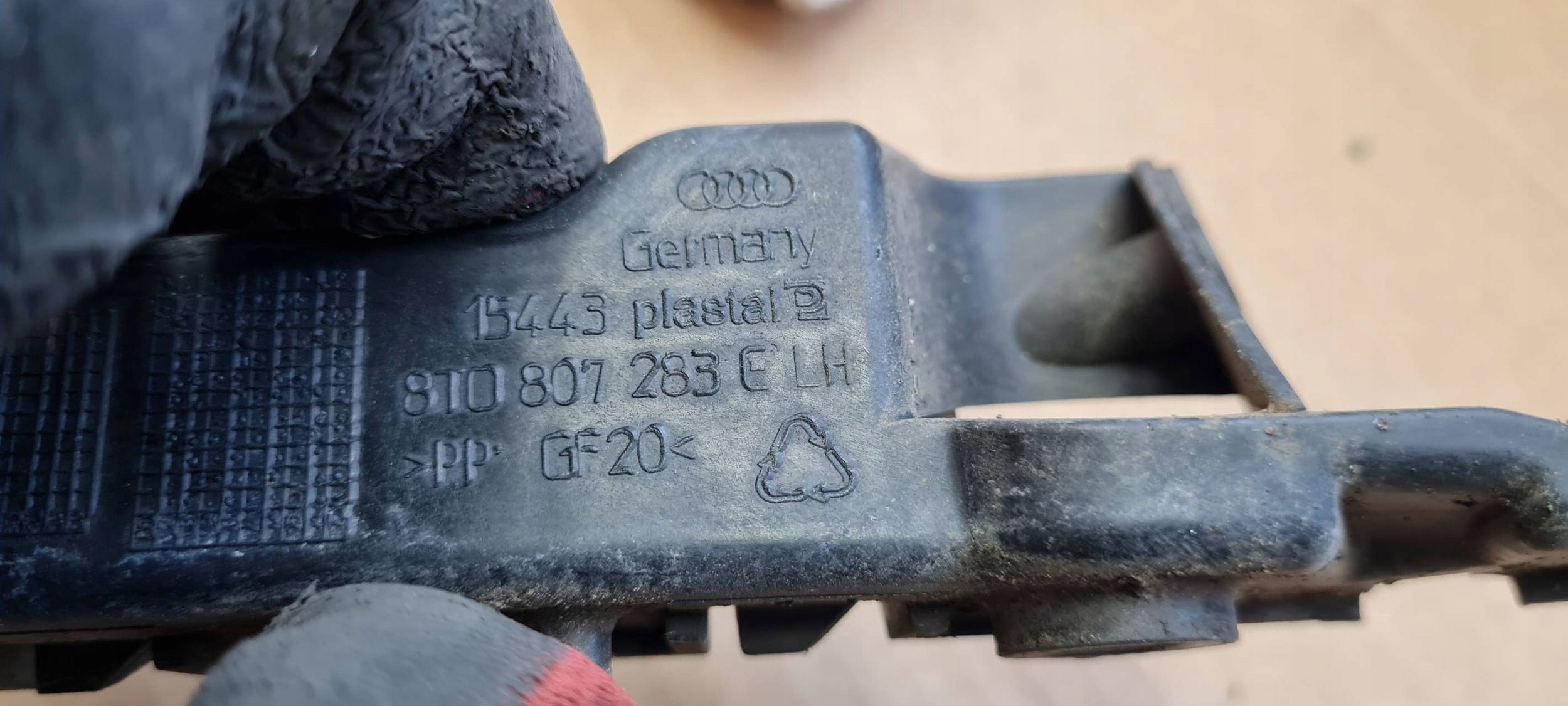 A5 8T LIFT S5 support bracket holder of a bumper left front 8T0807283C