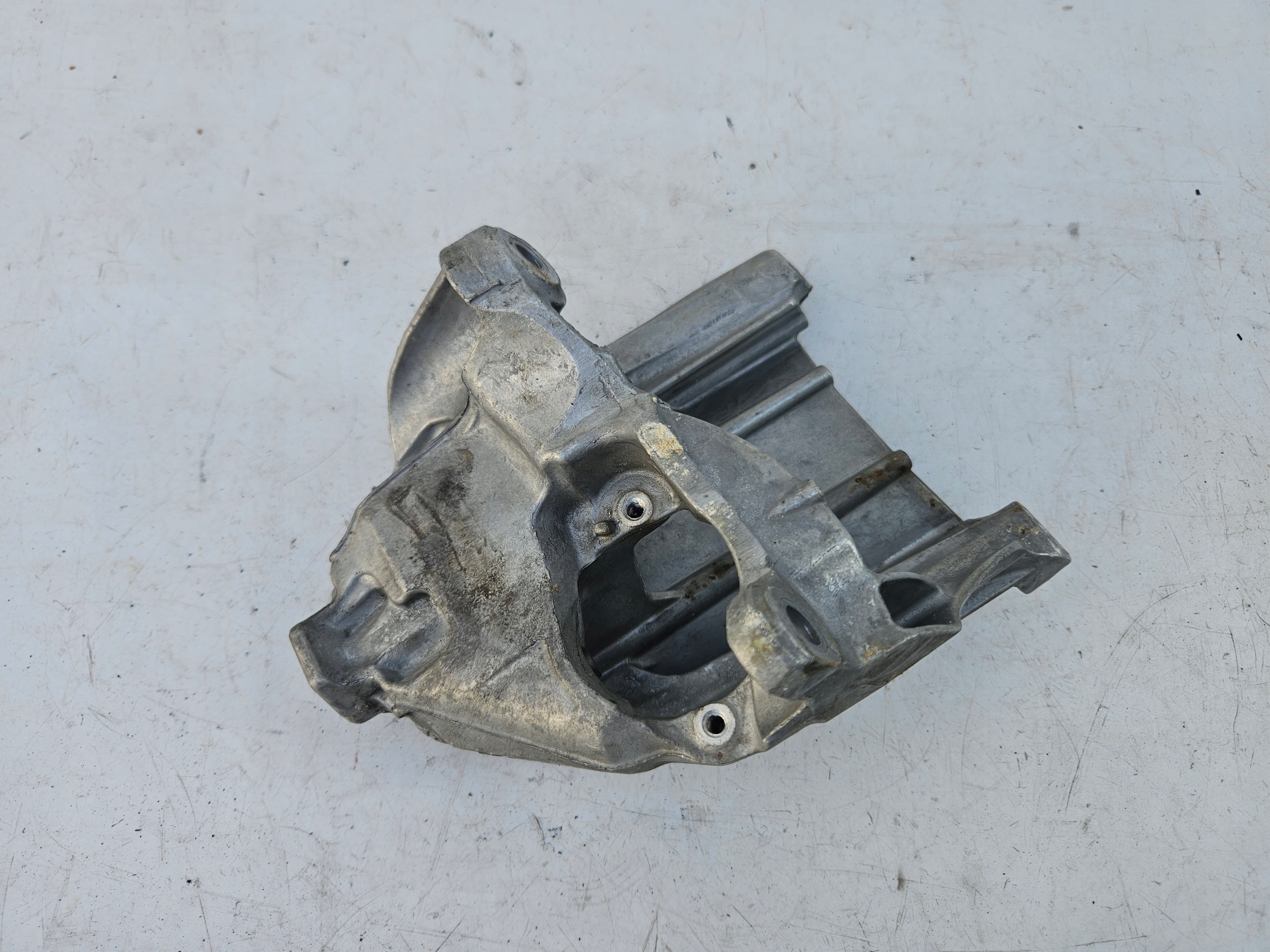 holder left holder left engine mount AUDI A4 B9 2.0 TFSI 2.0T CYM