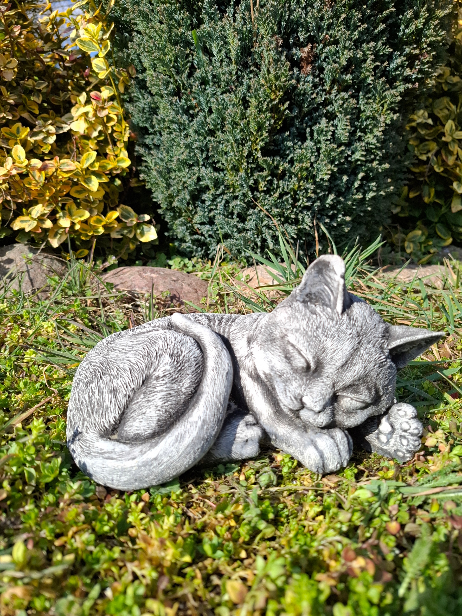 Betonová zahradní figurka Kočka spící malá kočka figurka kočky