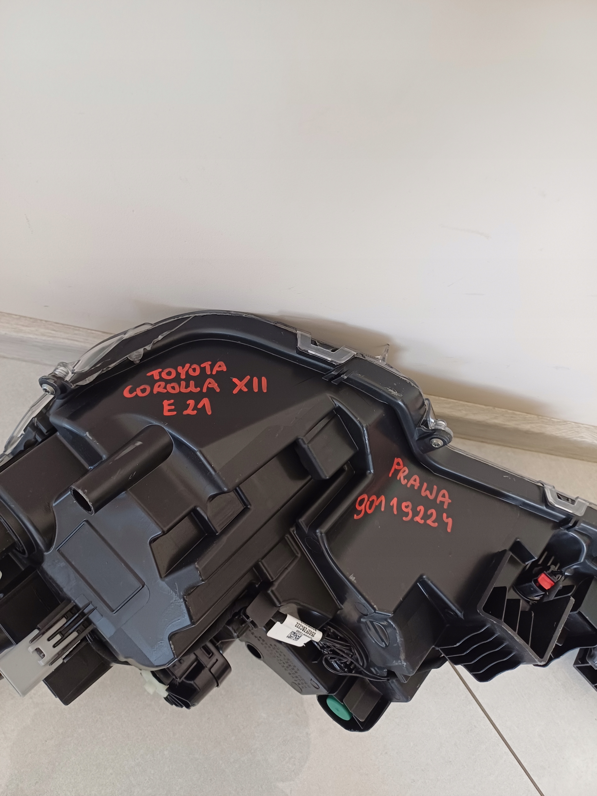 light right front front TOYOTA COROLLA E21 XII 90119224