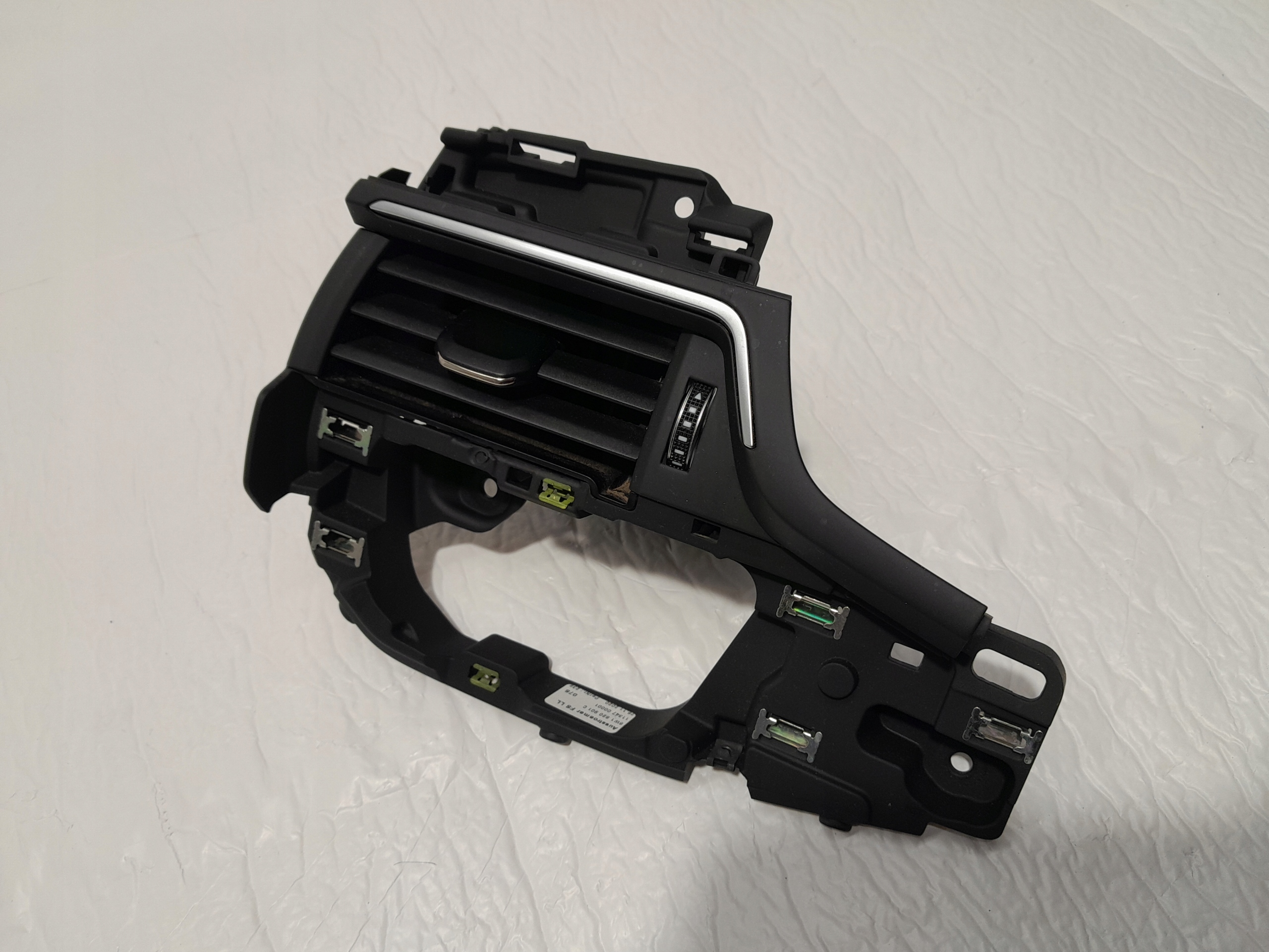 AUDI A4 B9 LIFT grid air conditioning devices 8W1820901
