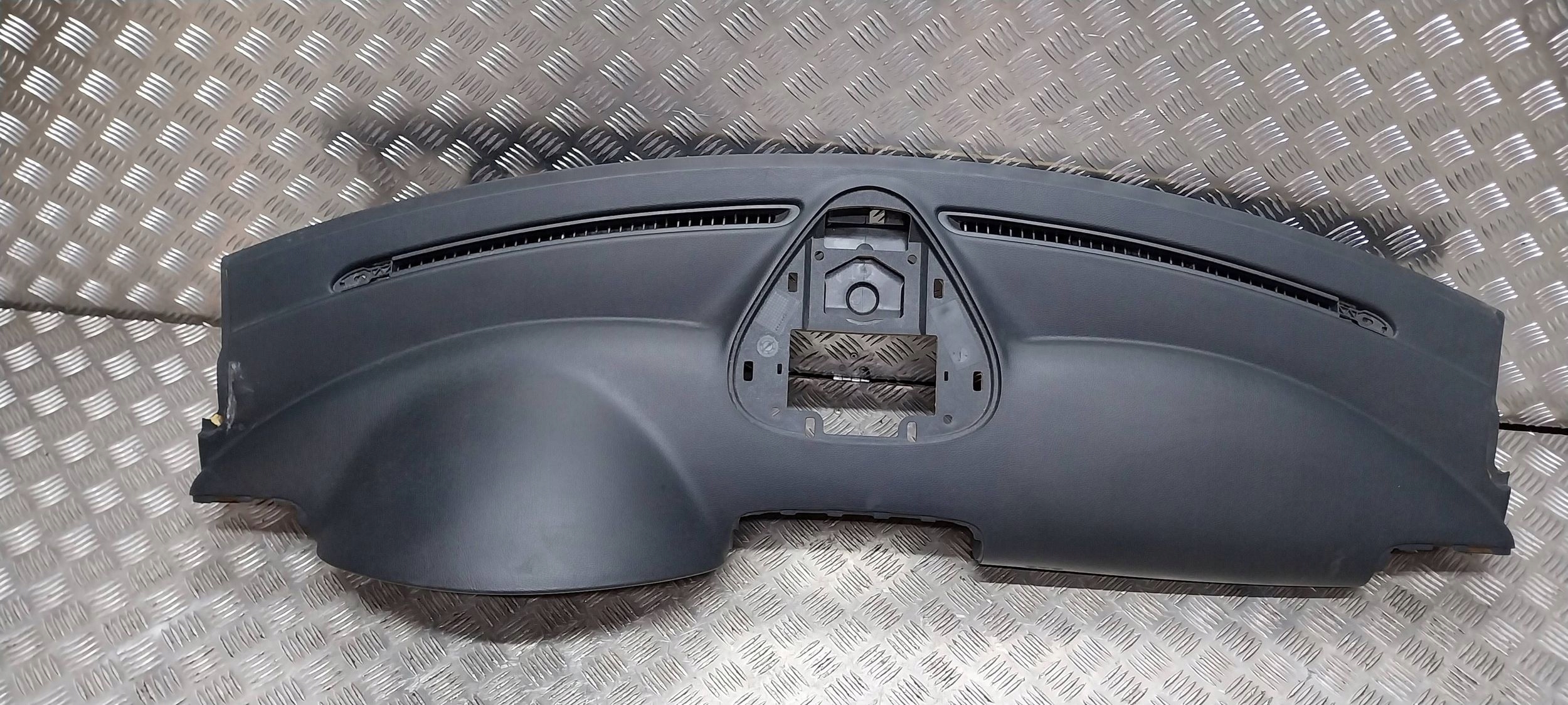 console dashboard instrument panel MERCEDES C-KLASA W203 00- A2036800187