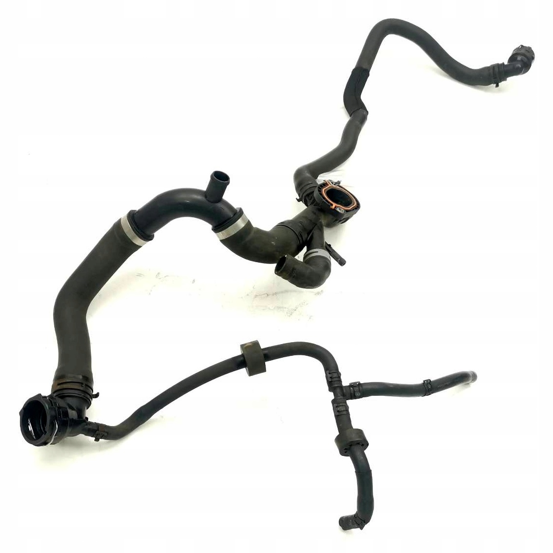 TERMOSTAT HADICE VODNÉ VW GOLF VI 03L121131AA