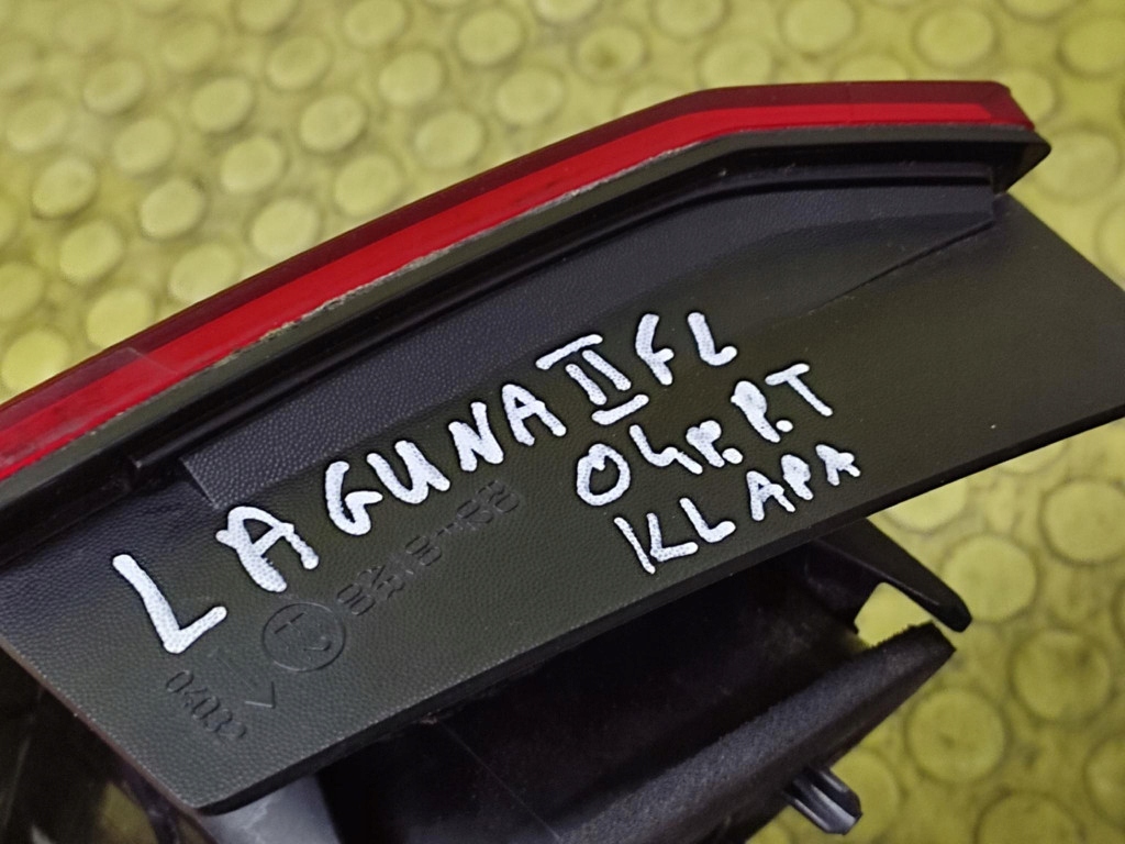 RENAULT LAGUNA II LIFT light right rear part to the bonnet