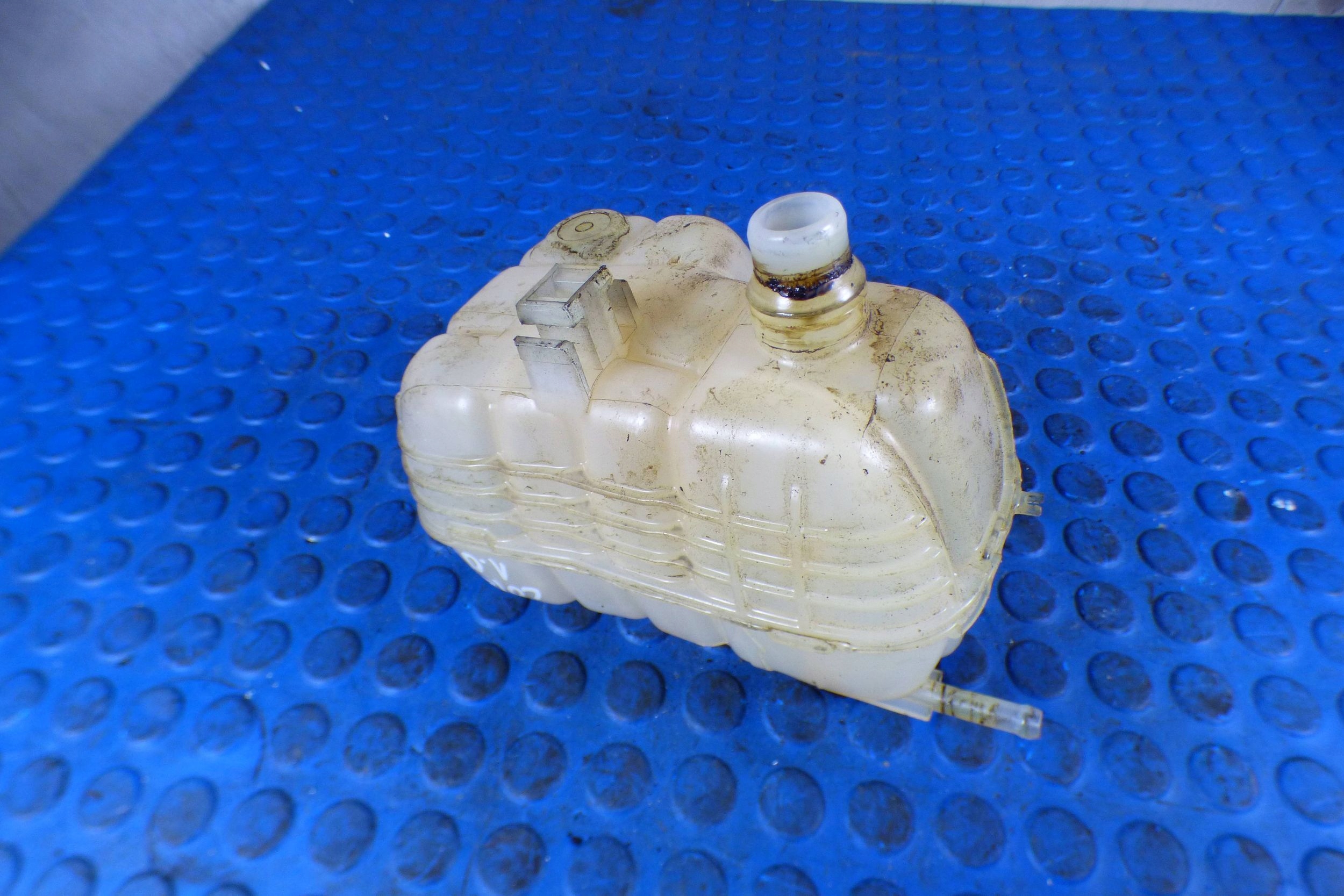 Réservoir eau 13367950 stbdb Opel Corsa E 1.0TURBO
