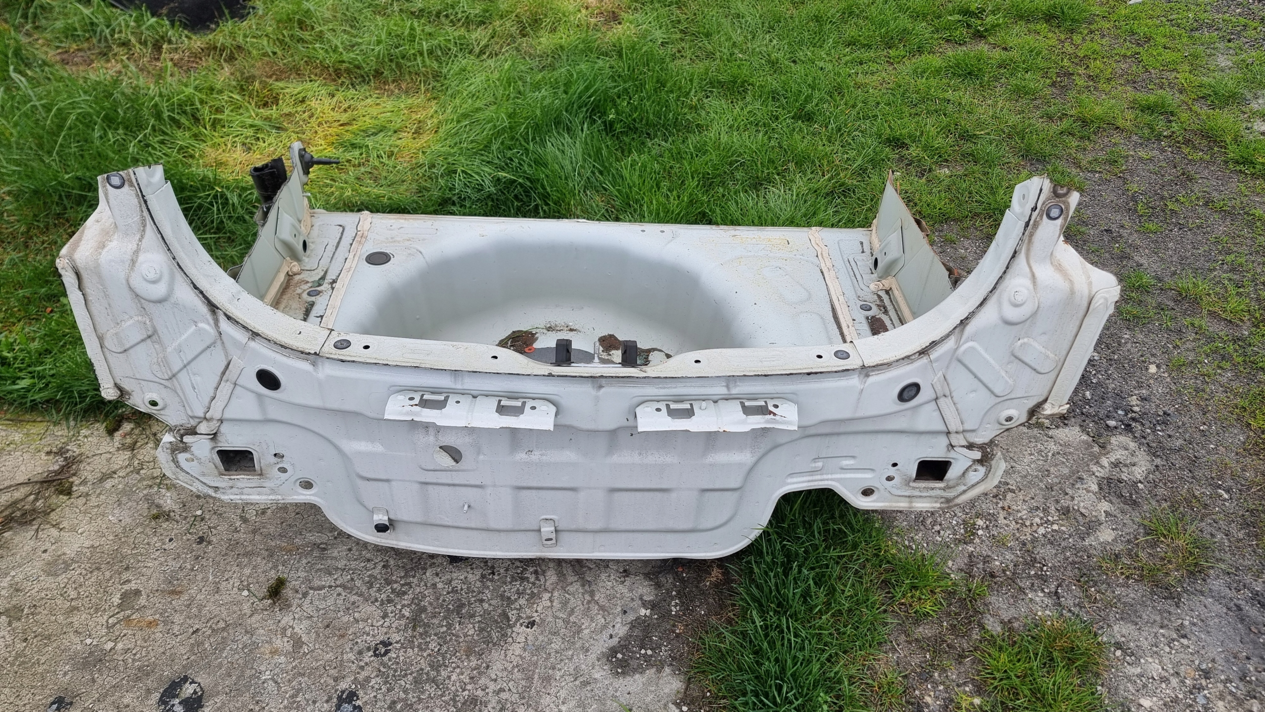 KIA Rio IV 17- pas tylny wanna kolor UD