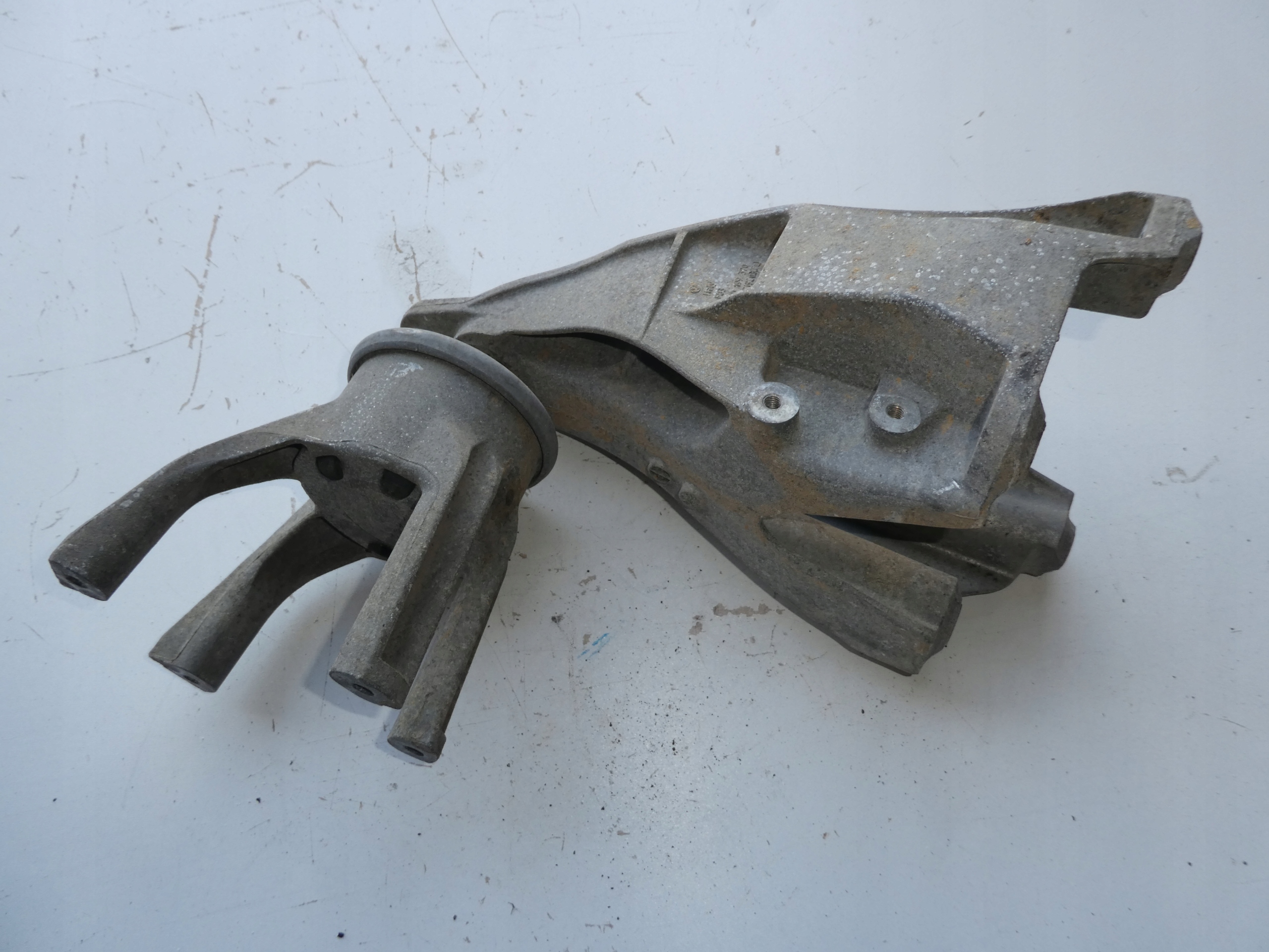 VW T6 2.0 TDI holder engine mount 7E0199370