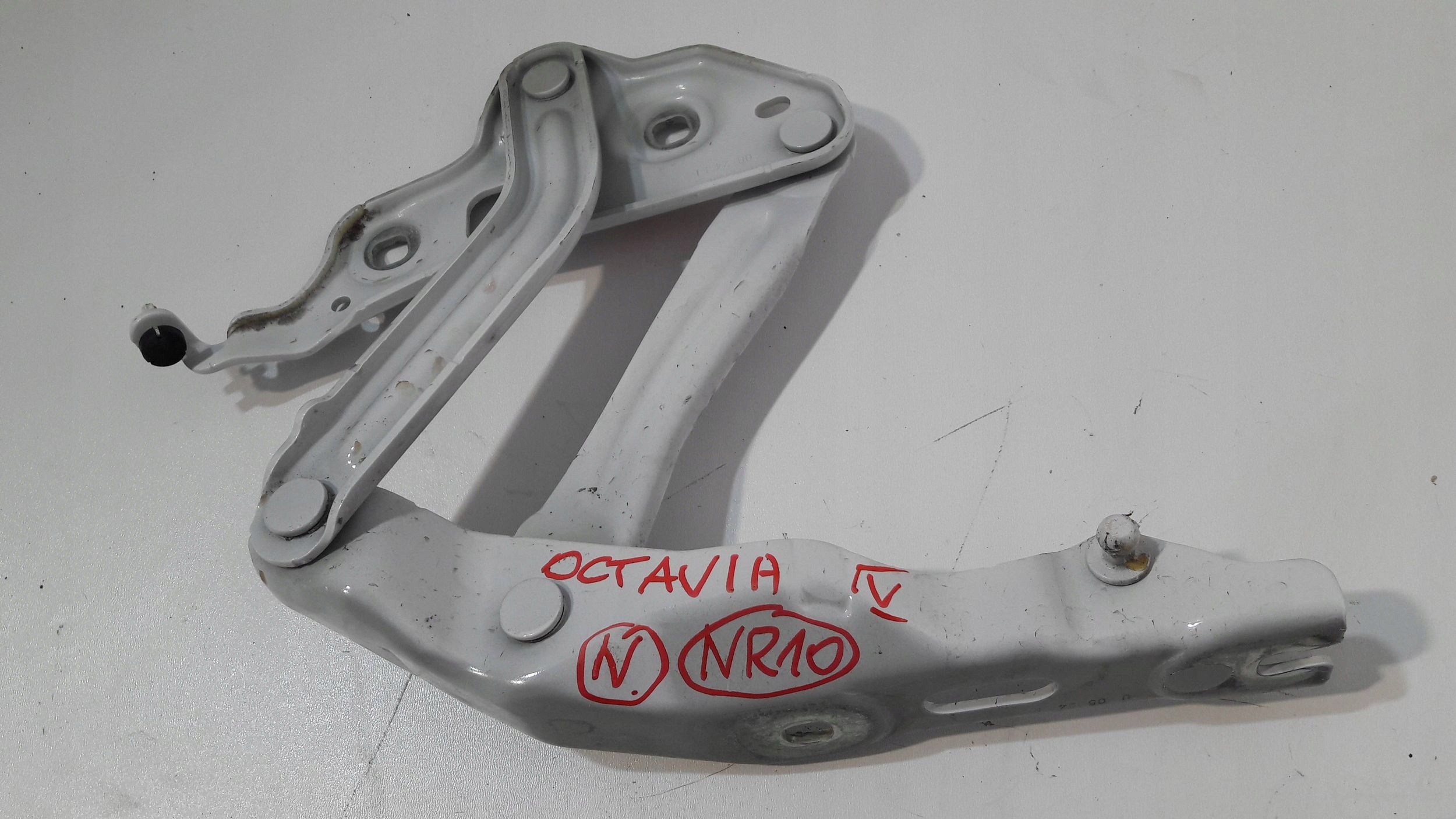Skoda Octavia IV bonnet hinges left + right (NR10)