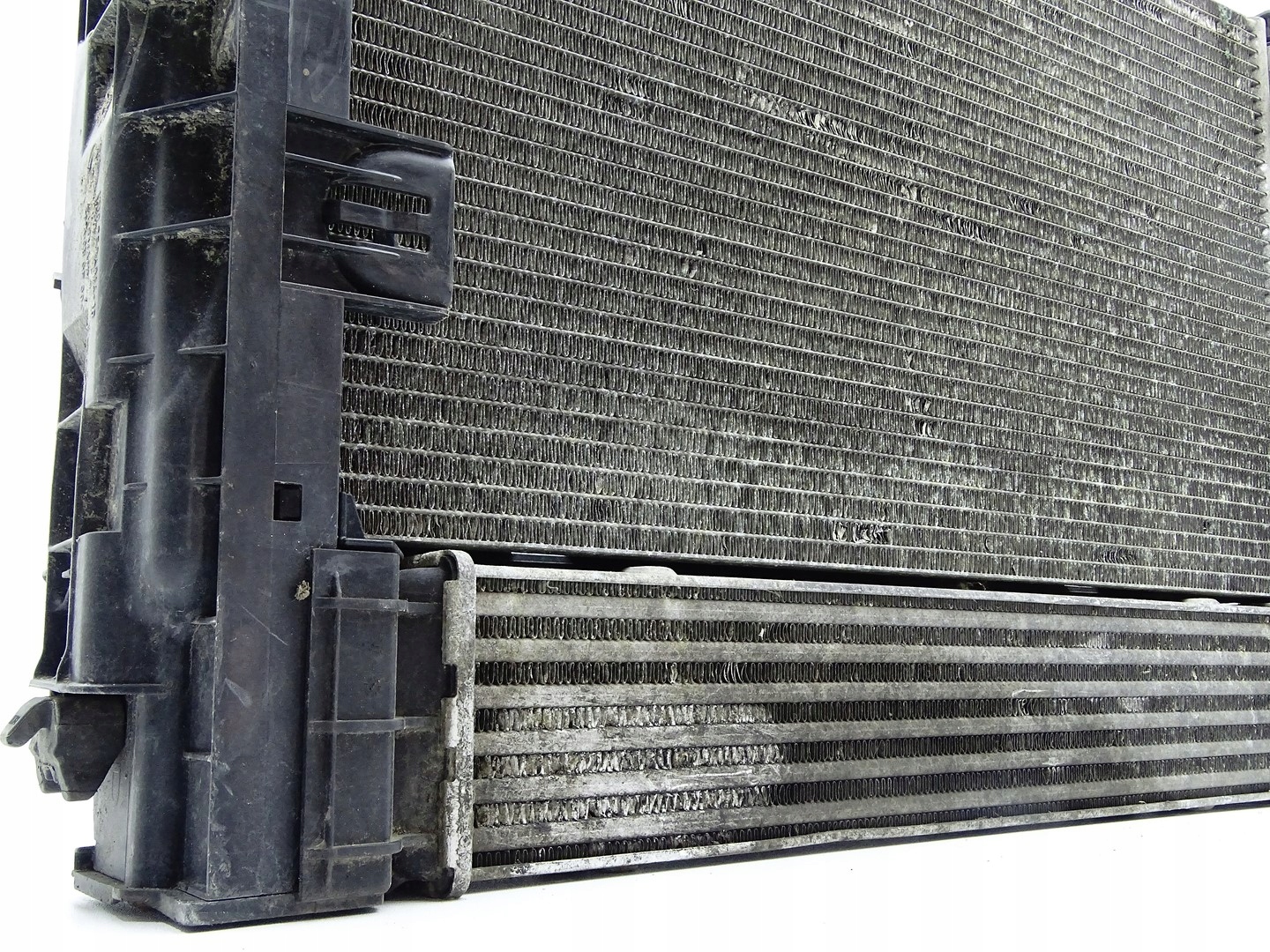 KOMPLET chladiče chladič vody intercooler BMW 1 E87 2.0 D 781025801