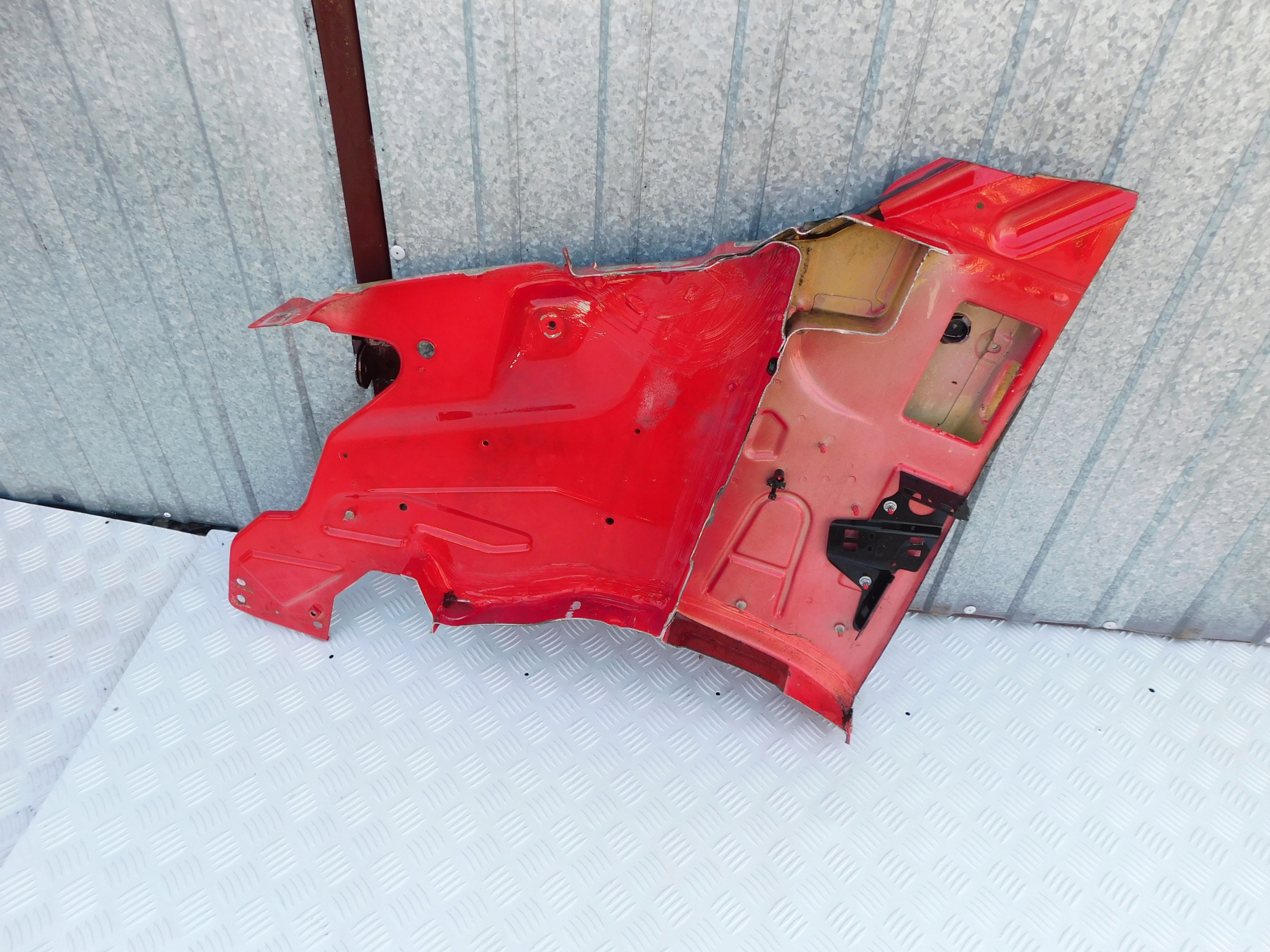 Mercedes Sprinter 906 LONGHERONE fartuch bok parafango Destra 06-18r rosso