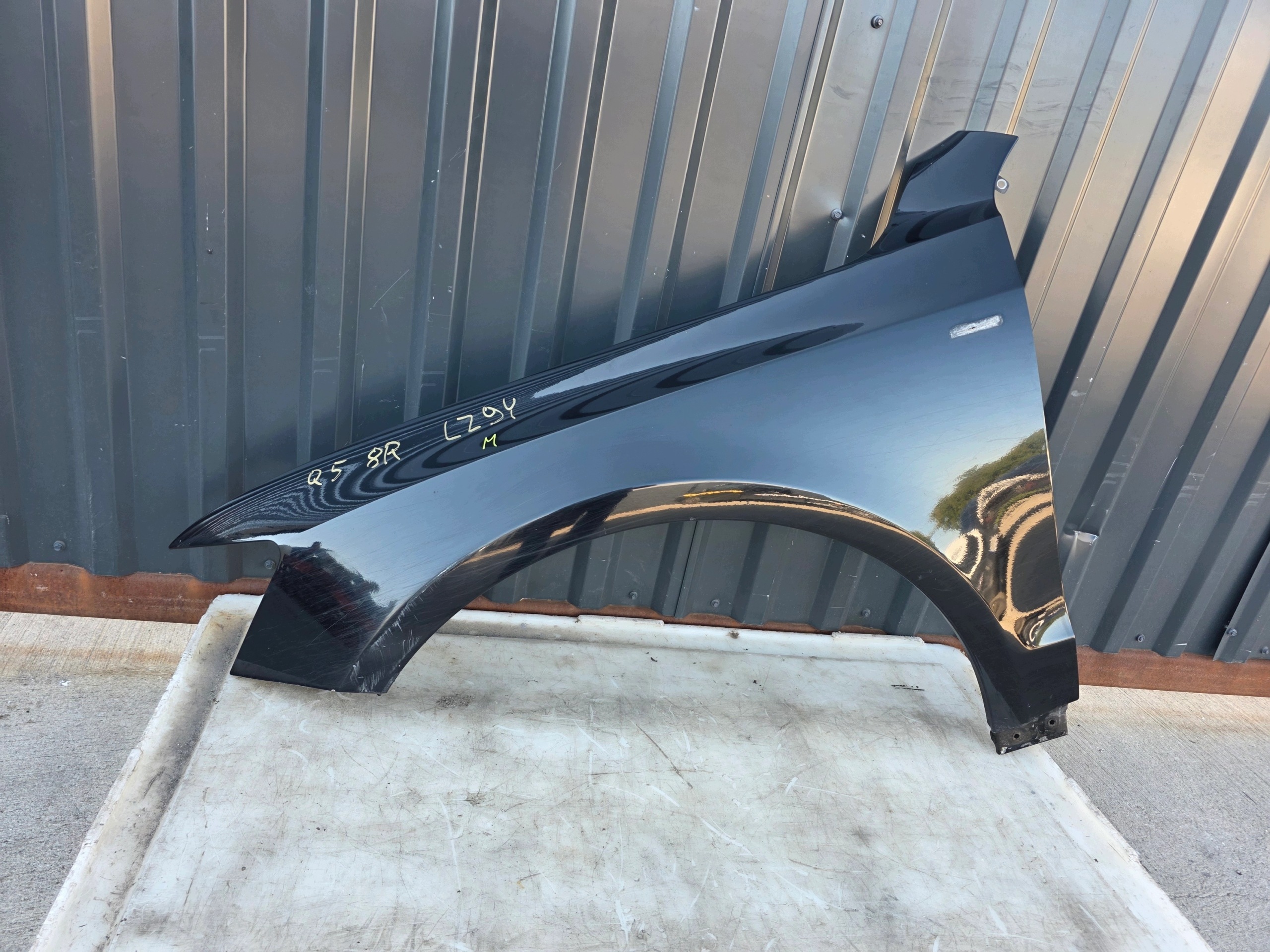 fender left front AUDI Q5 8R 2011-2016 LZ9Y *2 !!!