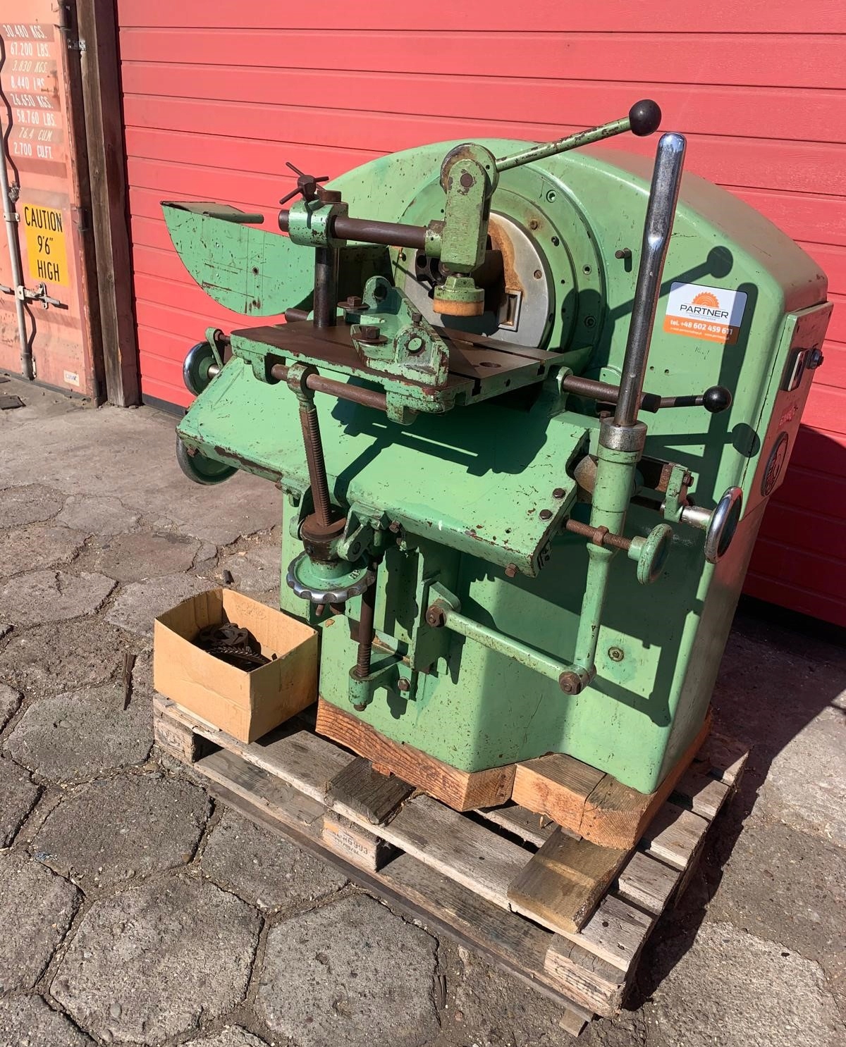 Формовочная машина Helma