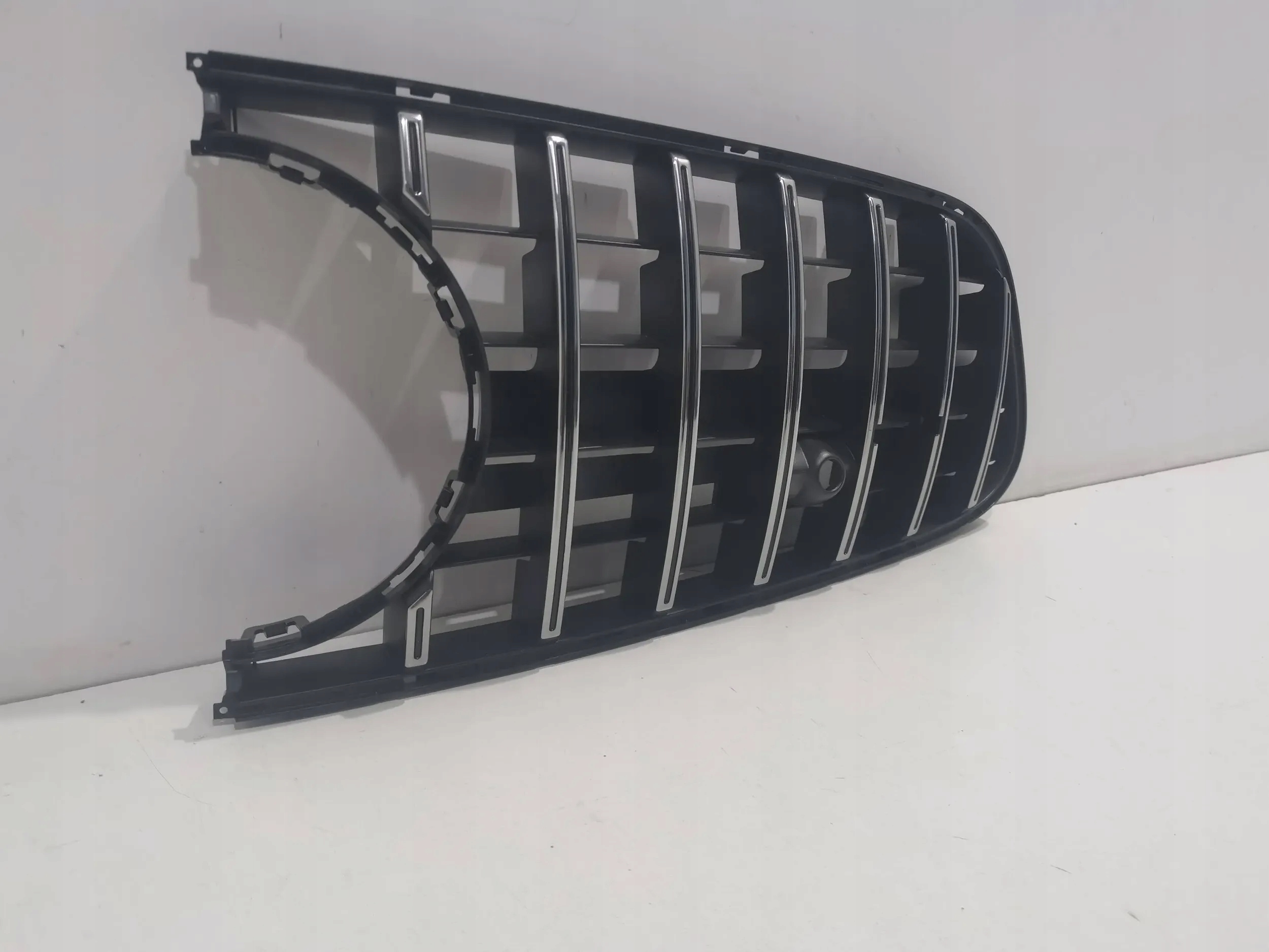 Mercedes Benz AMG GT R190 W190 GRILL ATRAPA NOWA \ Typ samochodu Samochody osobowe