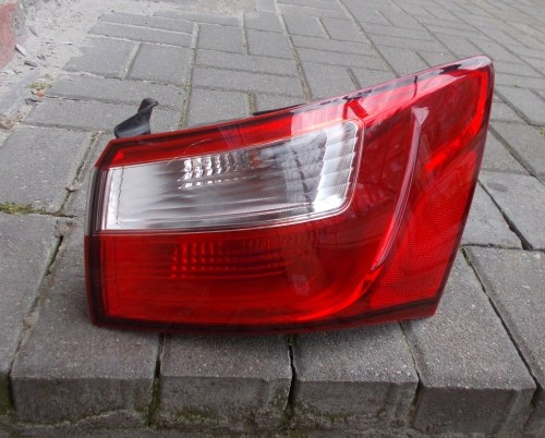 KIA RIO III SEDAN 11-16 LAMPA TYLNA PRAWA ORYGINAŁ