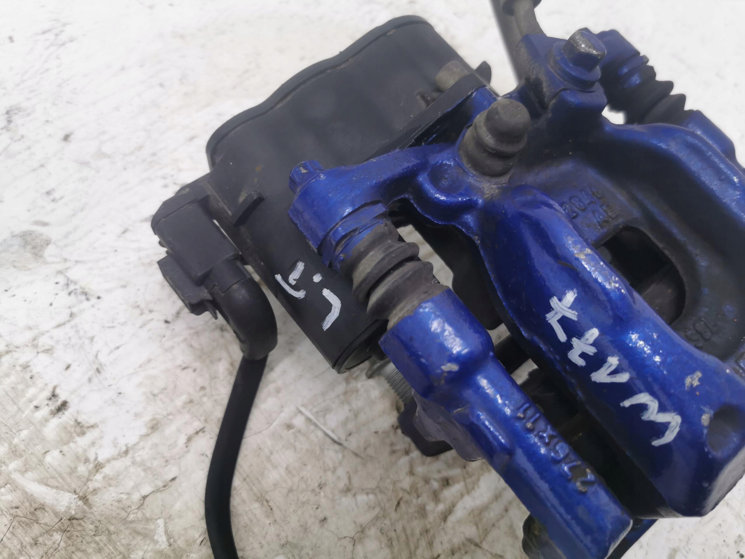 caliper brake left rear part MERCEDES A-KLASA W177
