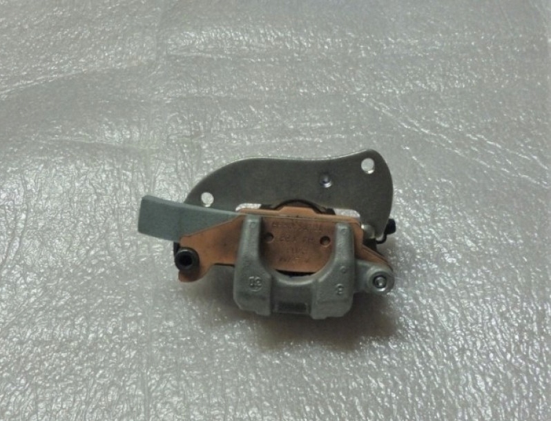 Predný brzdový strmeň pravý Yamaha Grizzly 700 Kodiak 700 3B4-2580U-02