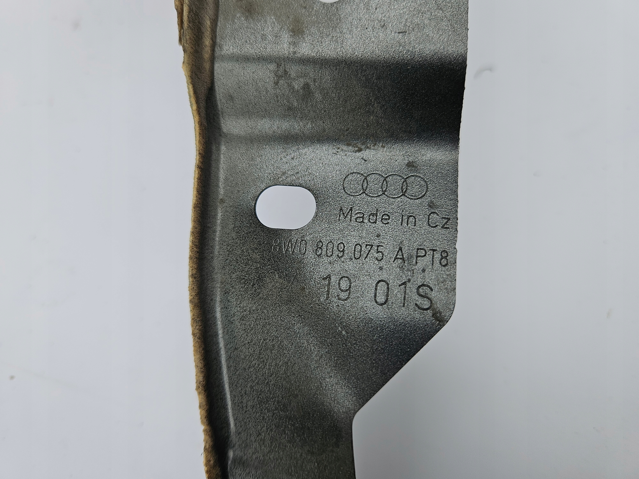 staffa parafango sinistro AUDI A4 B9 8W 8W0809075A