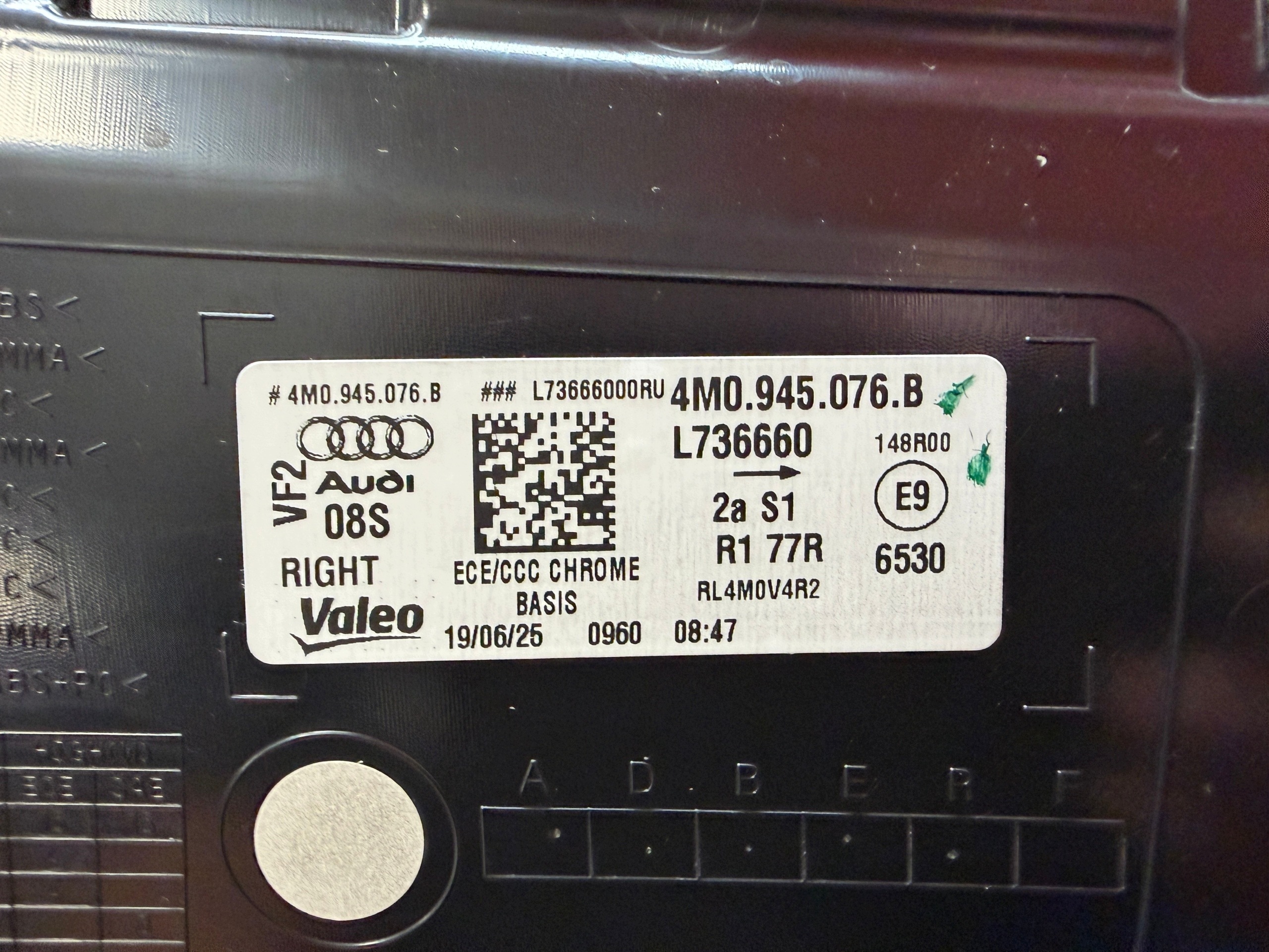 AUDI Q7 4M LIFT light right rear part 4M0945076B