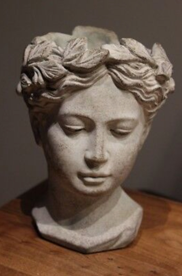 

Doniczka Głowa.H-21cm.Kolor szary/kamienny